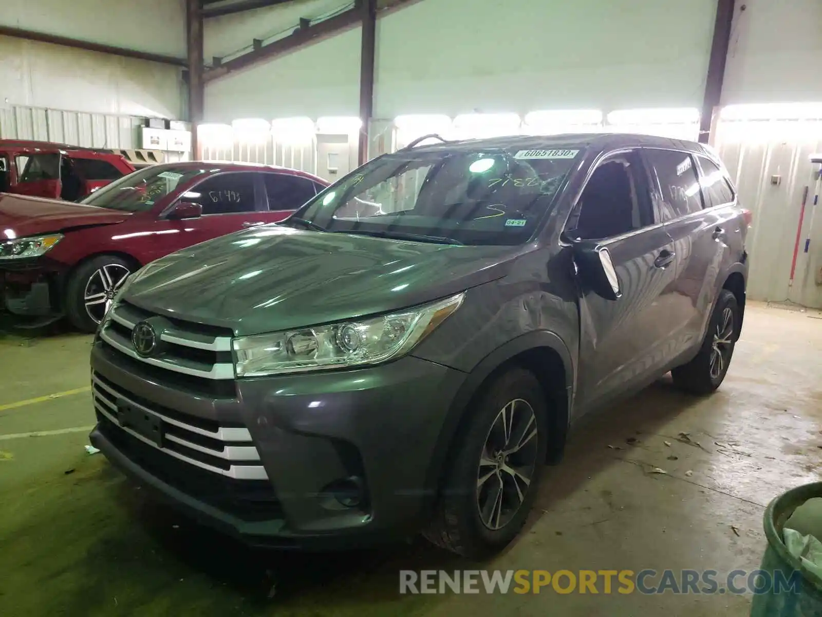 2 Photograph of a damaged car 5TDZARFH5KS047188 TOYOTA HIGHLANDER 2019