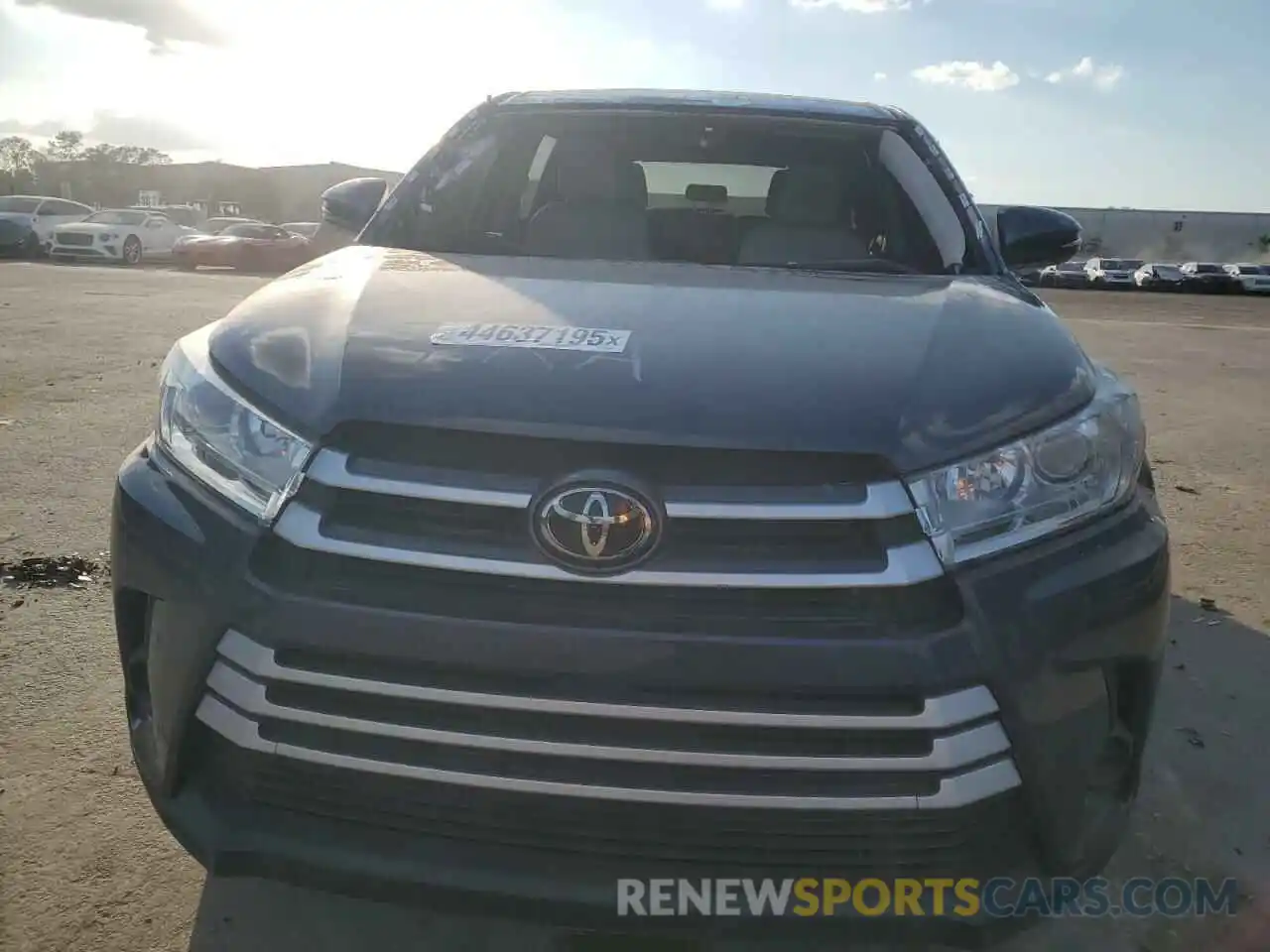 5 Photograph of a damaged car 5TDZARFH5KS051743 TOYOTA HIGHLANDER 2019