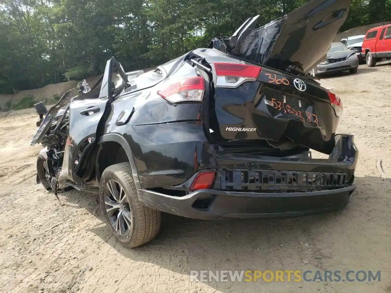 3 Photograph of a damaged car 5TDZARFH5KS052259 TOYOTA HIGHLANDER 2019