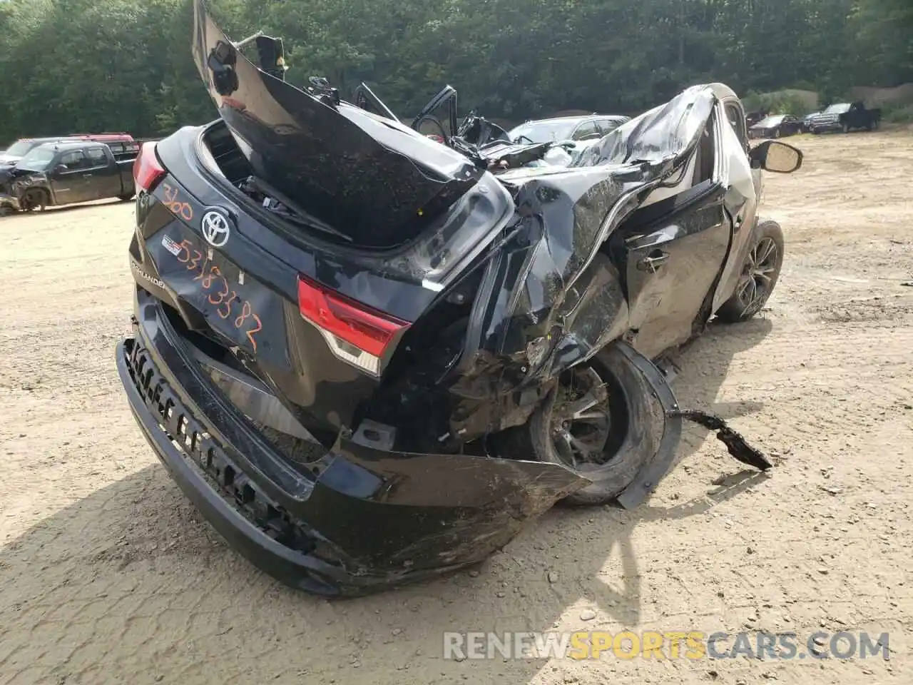 4 Photograph of a damaged car 5TDZARFH5KS052259 TOYOTA HIGHLANDER 2019