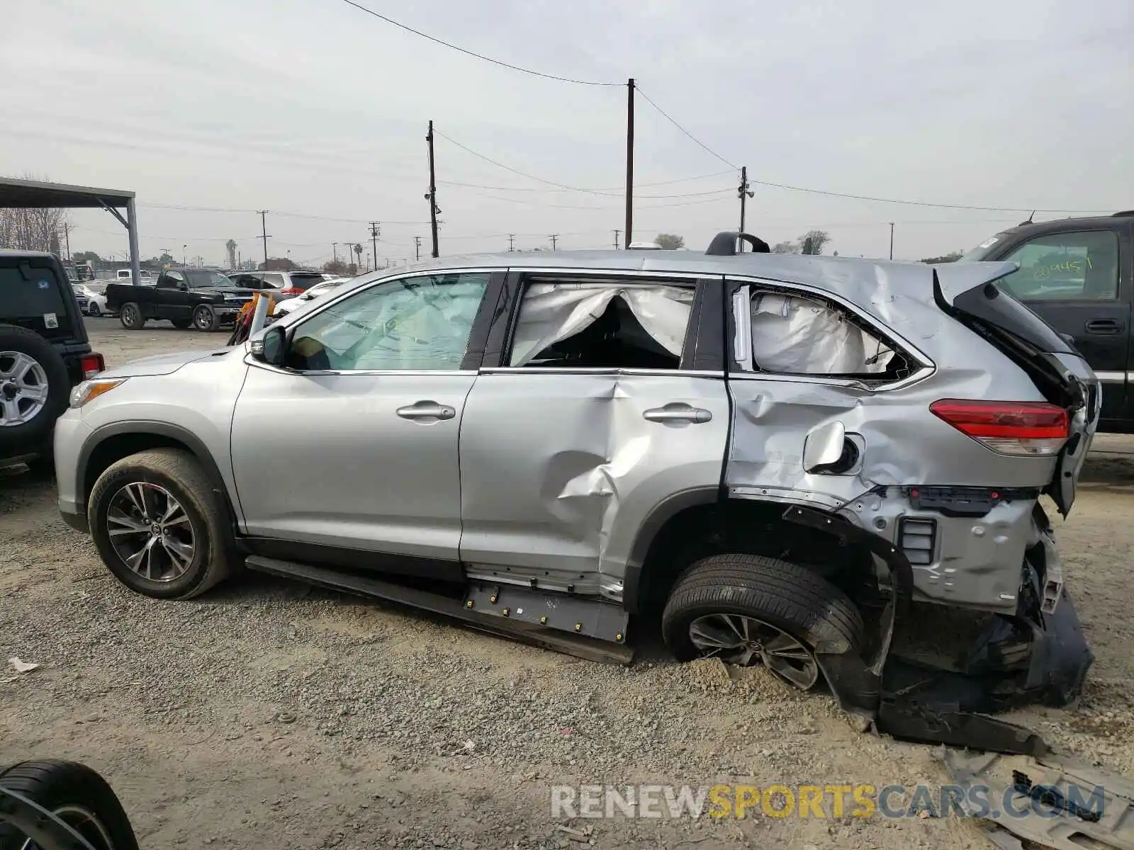 9 Photograph of a damaged car 5TDZARFH5KS052598 TOYOTA HIGHLANDER 2019