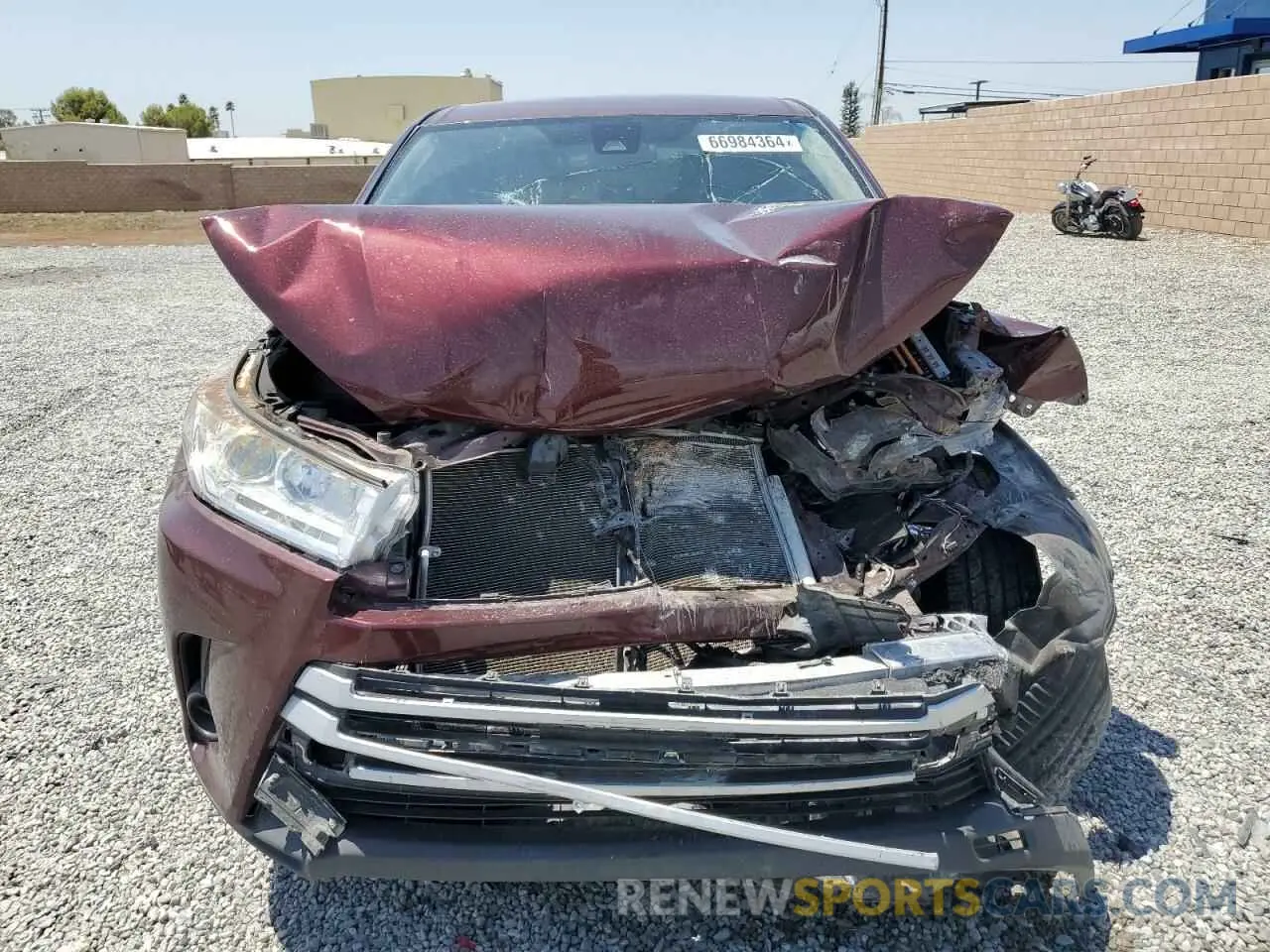 5 Photograph of a damaged car 5TDZARFH5KS052777 TOYOTA HIGHLANDER 2019