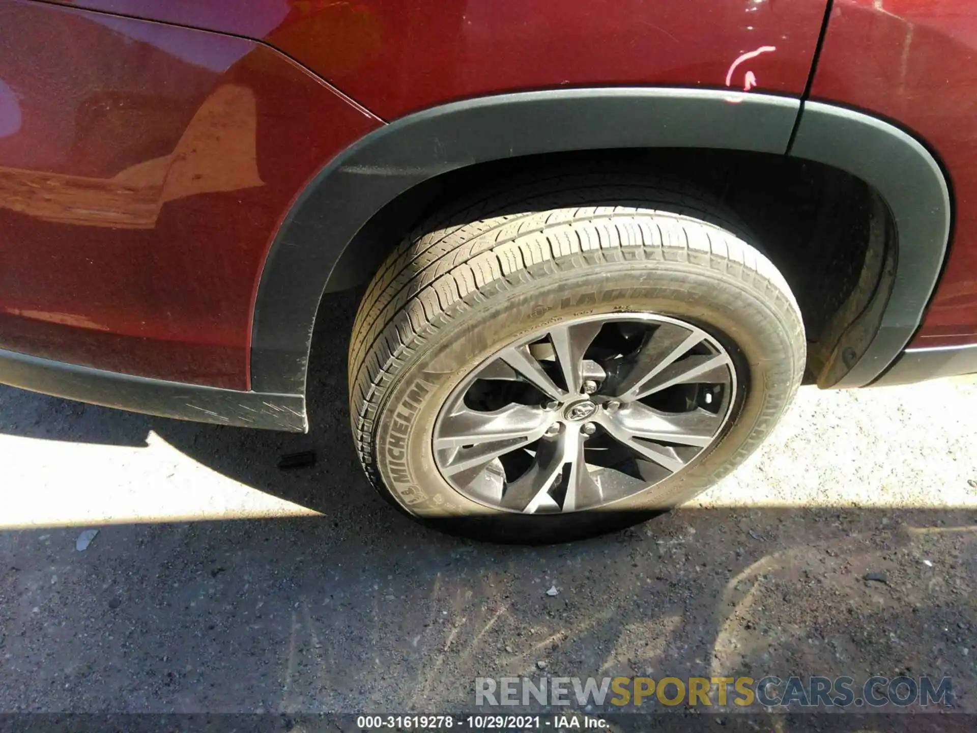 15 Photograph of a damaged car 5TDZARFH5KS053525 TOYOTA HIGHLANDER 2019