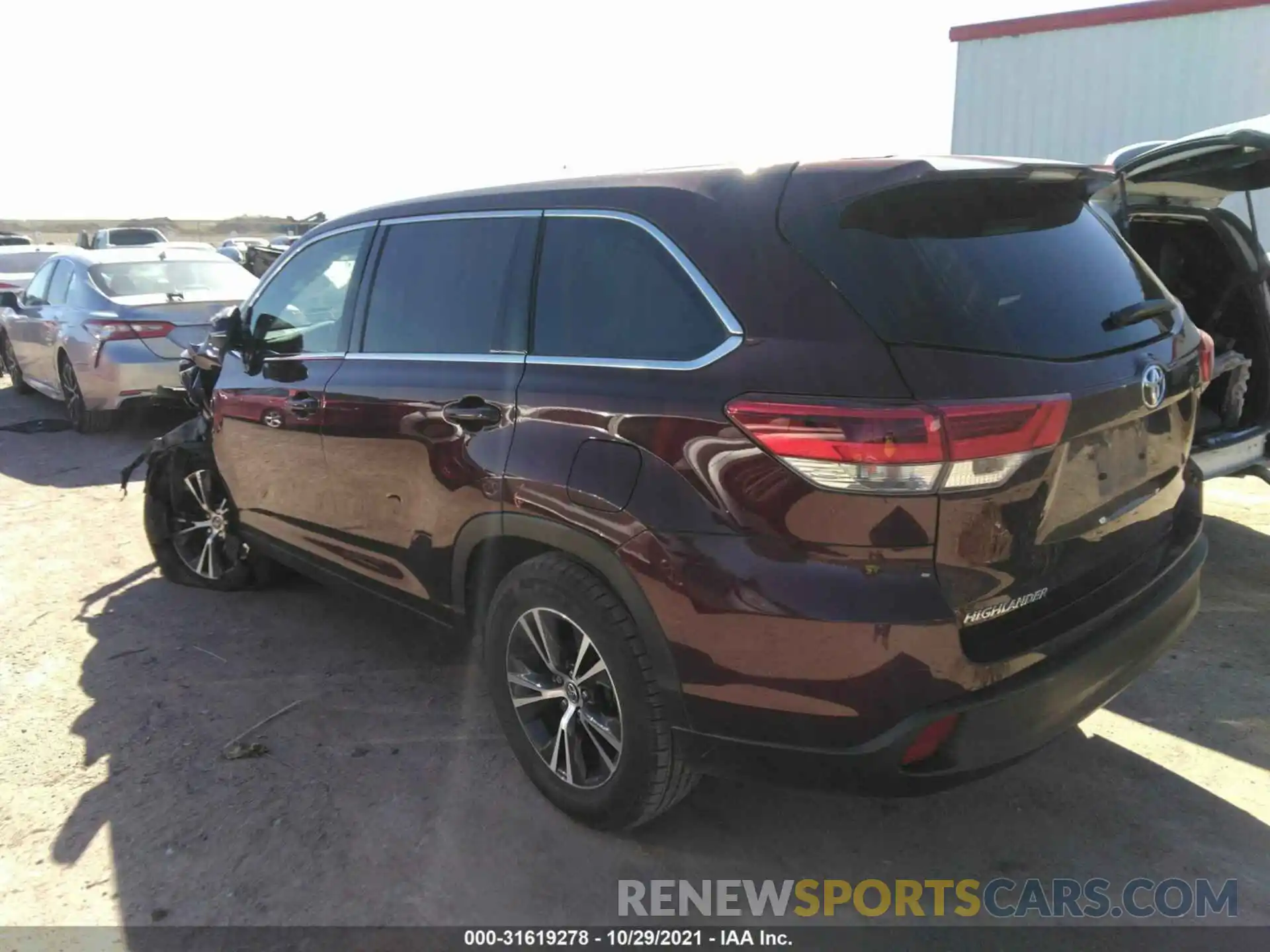 3 Photograph of a damaged car 5TDZARFH5KS053525 TOYOTA HIGHLANDER 2019