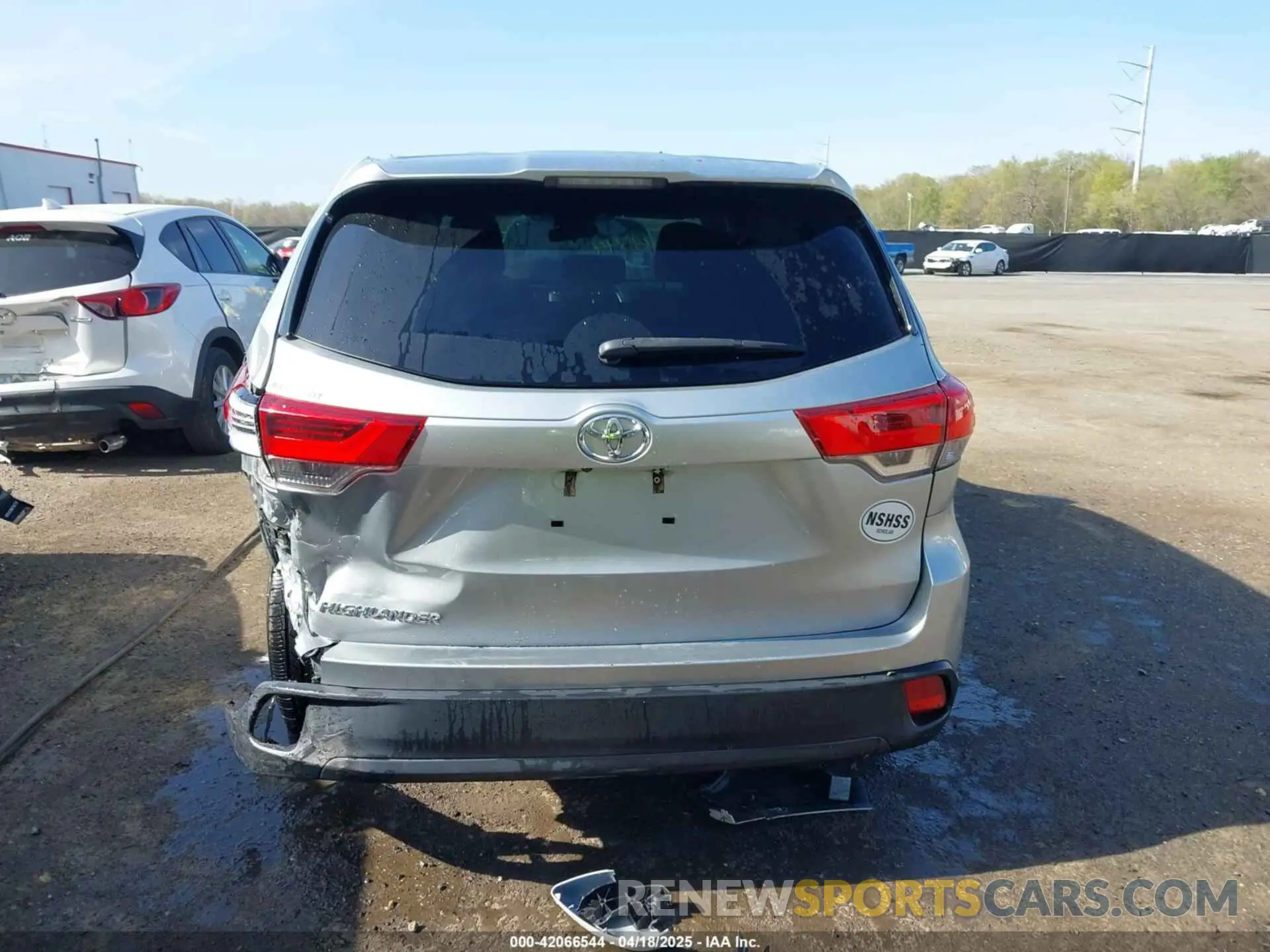 16 Photograph of a damaged car 5TDZARFH5KS056957 TOYOTA HIGHLANDER 2019