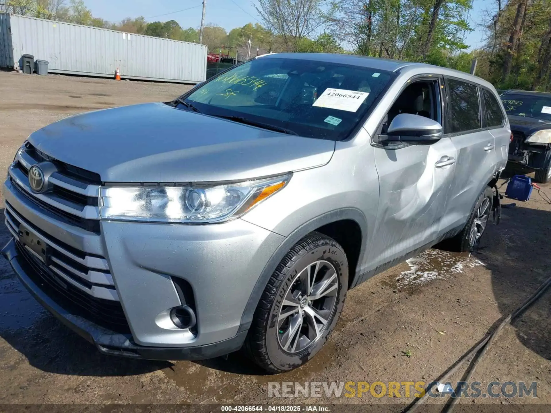 2 Photograph of a damaged car 5TDZARFH5KS056957 TOYOTA HIGHLANDER 2019