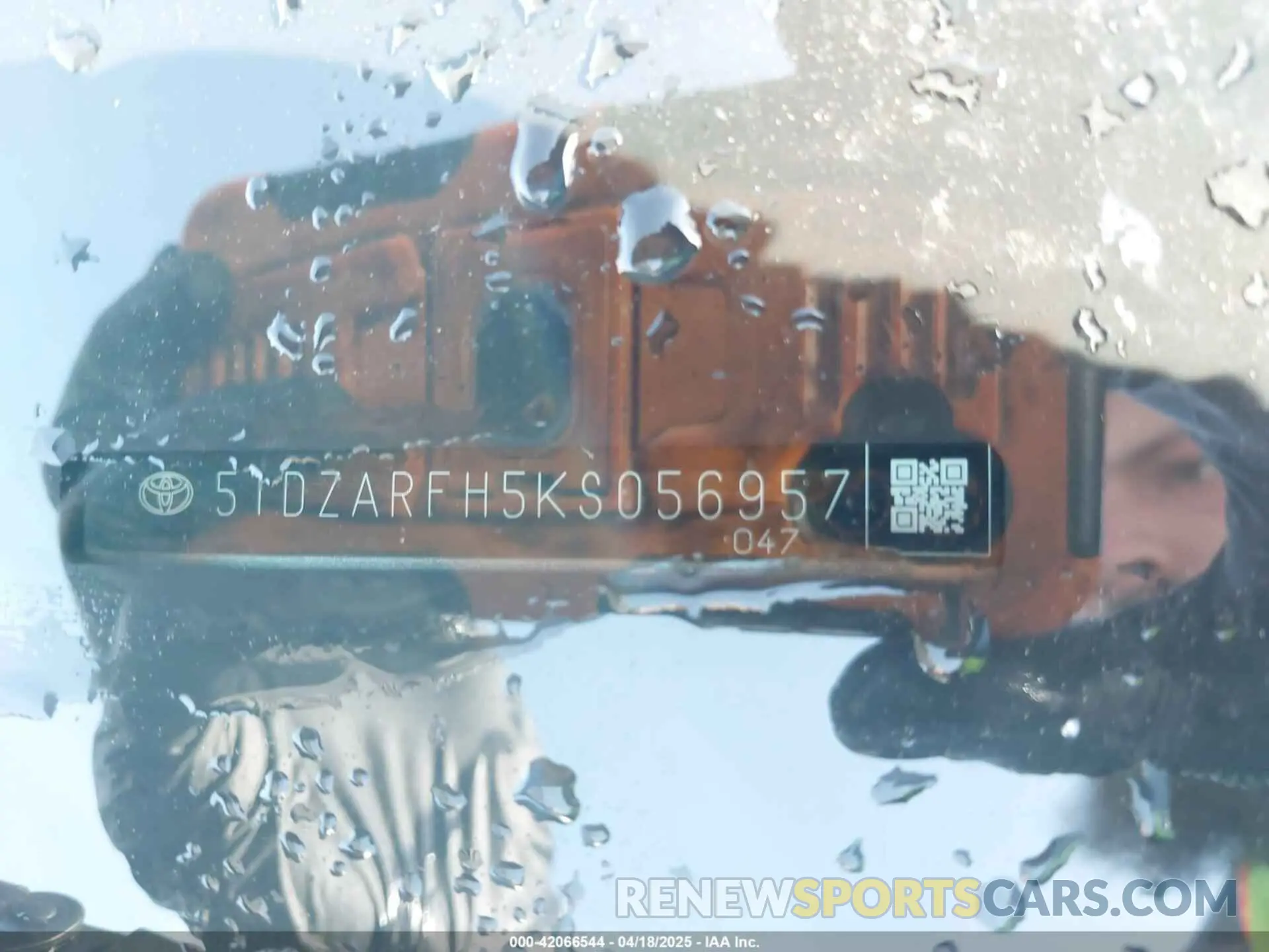 9 Photograph of a damaged car 5TDZARFH5KS056957 TOYOTA HIGHLANDER 2019