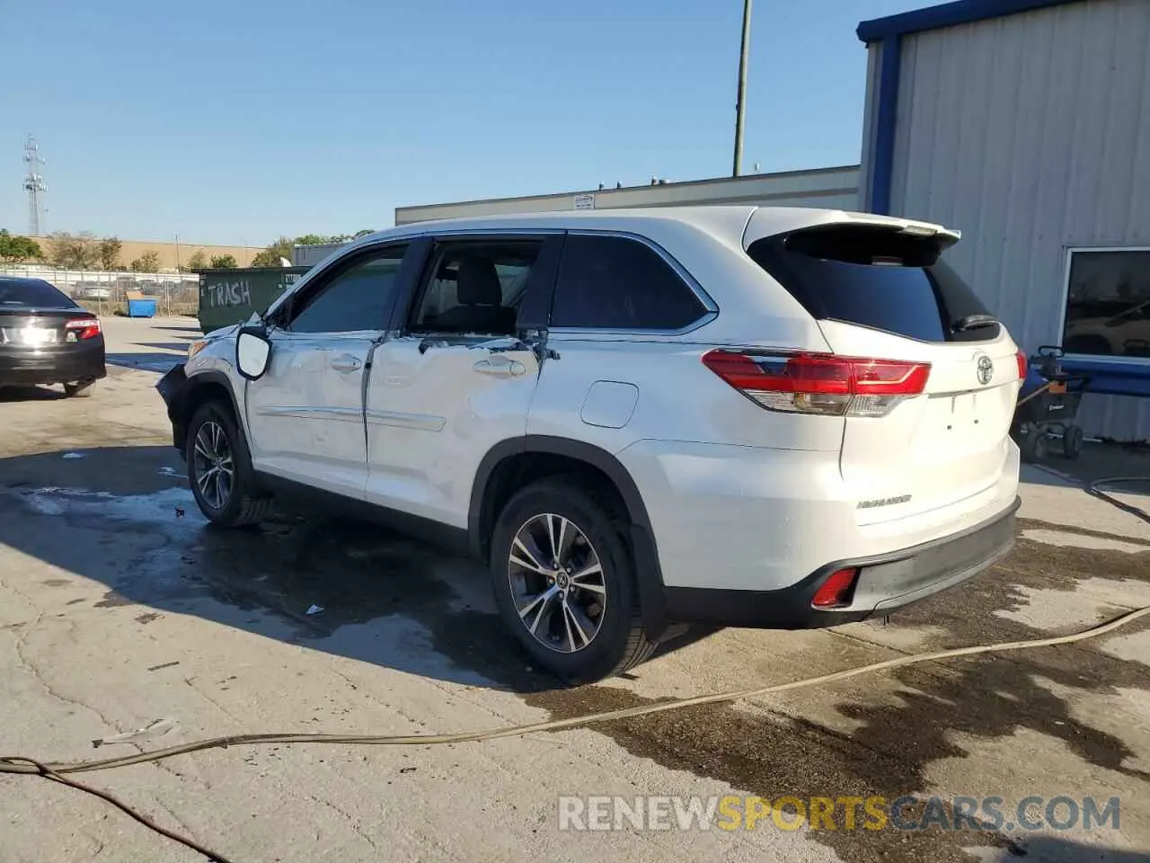 2 Photograph of a damaged car 5TDZARFH5KS059373 TOYOTA HIGHLANDER 2019