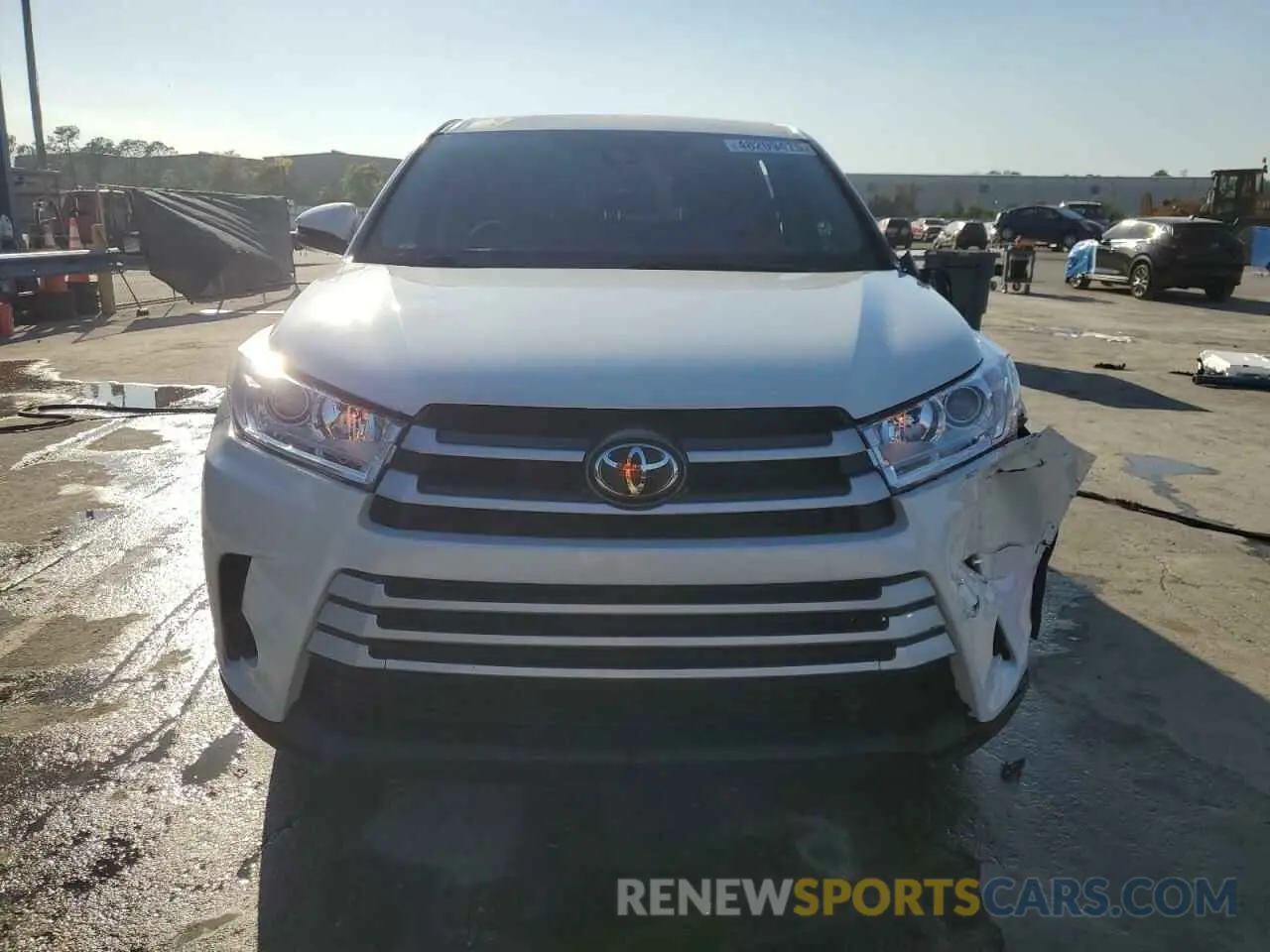 5 Photograph of a damaged car 5TDZARFH5KS059373 TOYOTA HIGHLANDER 2019