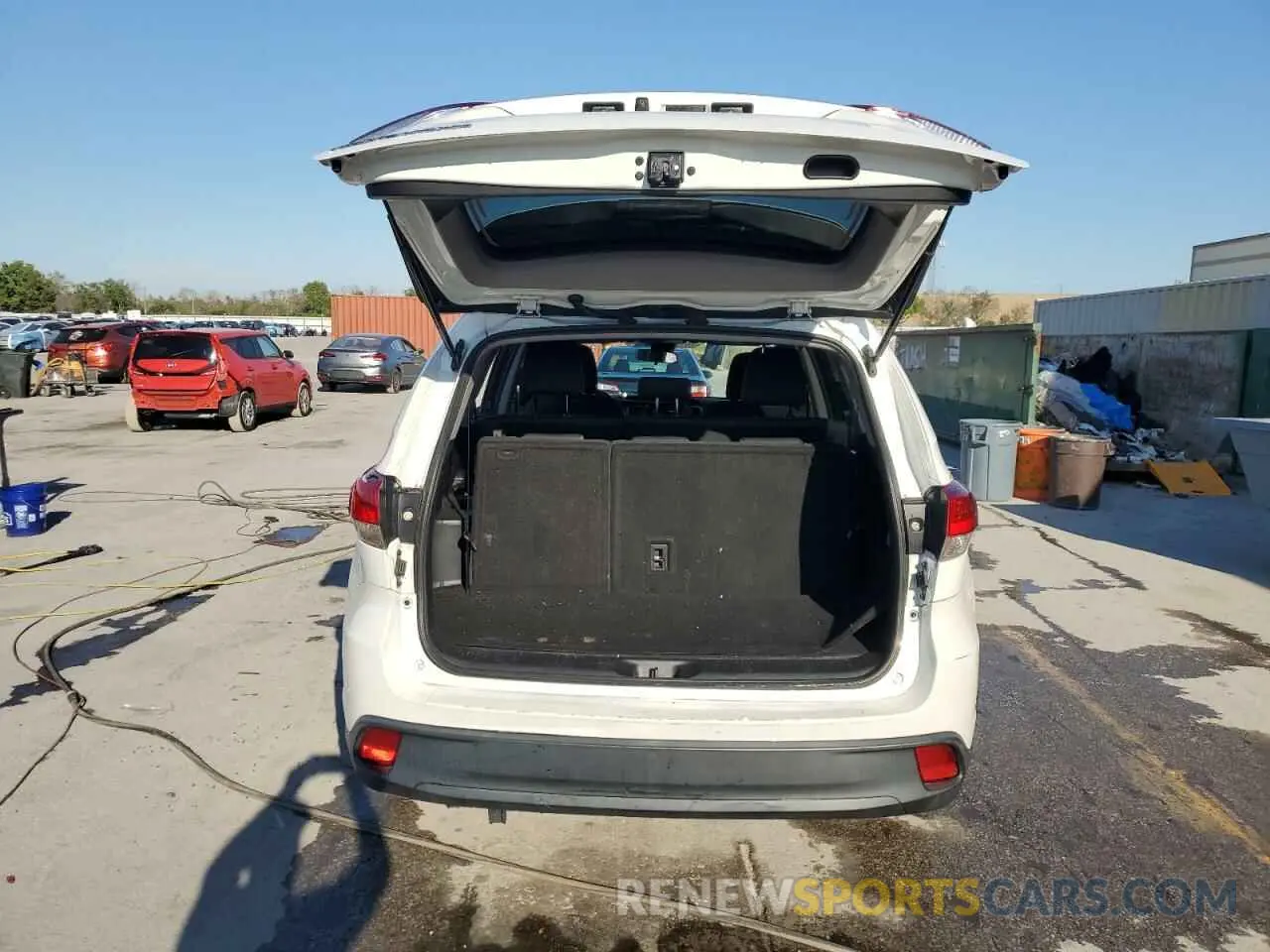 6 Photograph of a damaged car 5TDZARFH5KS059373 TOYOTA HIGHLANDER 2019