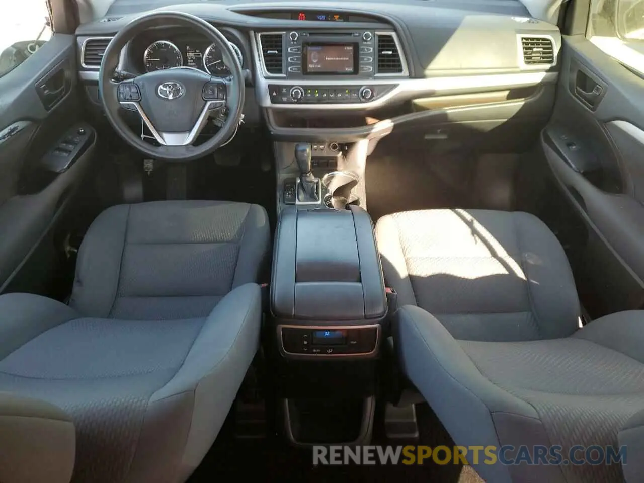 8 Photograph of a damaged car 5TDZARFH5KS059373 TOYOTA HIGHLANDER 2019