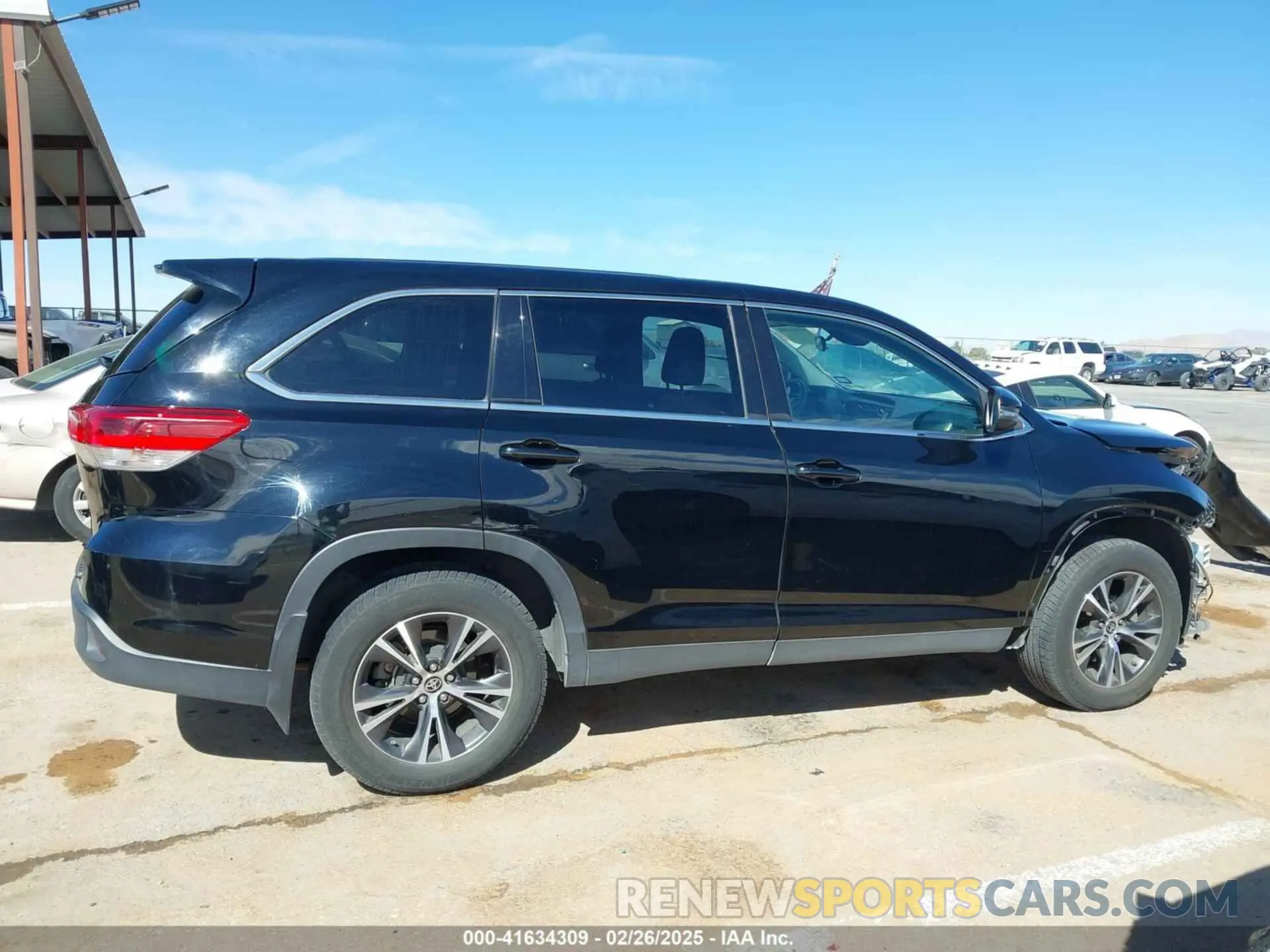 14 Photograph of a damaged car 5TDZARFH5KS060331 TOYOTA HIGHLANDER 2019