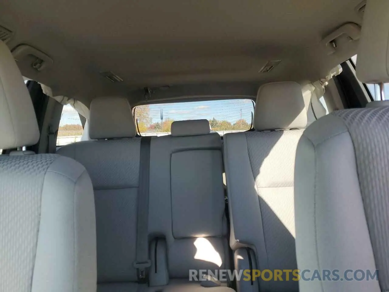 10 Photograph of a damaged car 5TDZARFH5KS061110 TOYOTA HIGHLANDER 2019