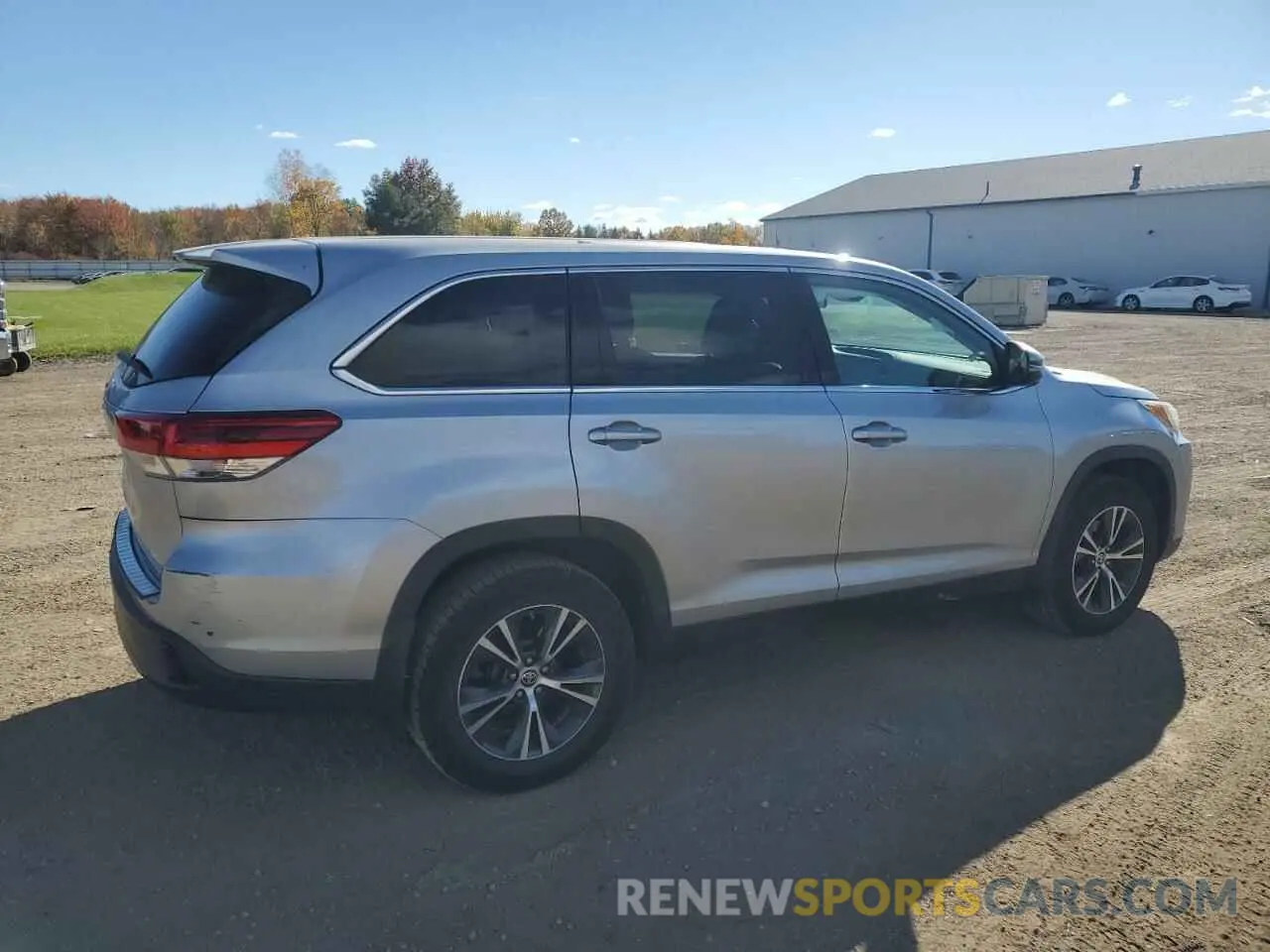 3 Photograph of a damaged car 5TDZARFH5KS061110 TOYOTA HIGHLANDER 2019