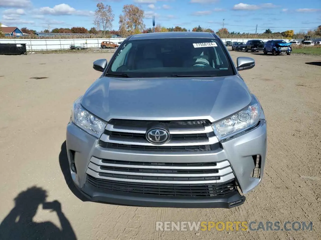 5 Photograph of a damaged car 5TDZARFH5KS061110 TOYOTA HIGHLANDER 2019