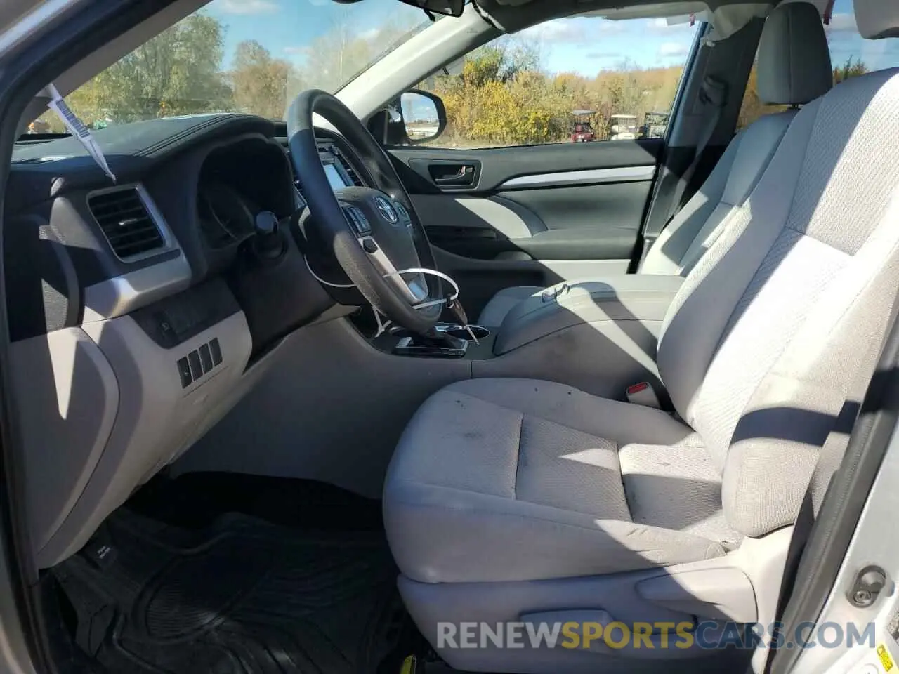 7 Photograph of a damaged car 5TDZARFH5KS061110 TOYOTA HIGHLANDER 2019