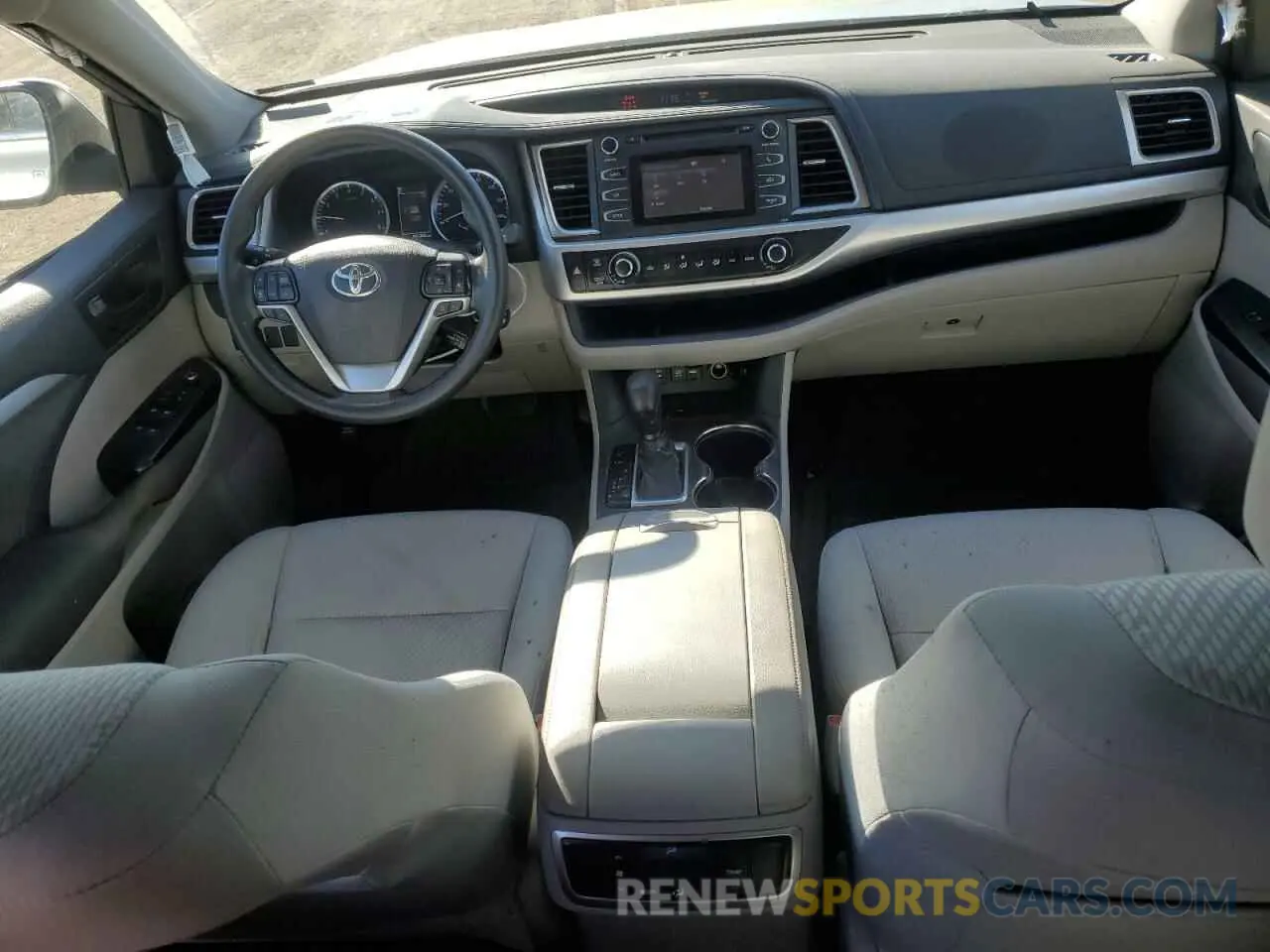 8 Photograph of a damaged car 5TDZARFH5KS061110 TOYOTA HIGHLANDER 2019