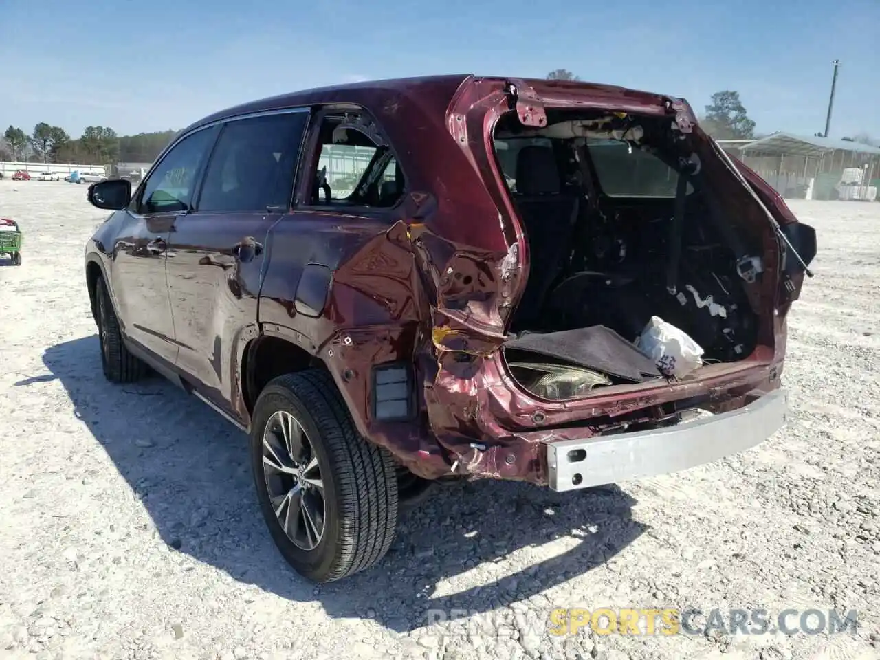 3 Photograph of a damaged car 5TDZARFH6KS042128 TOYOTA HIGHLANDER 2019