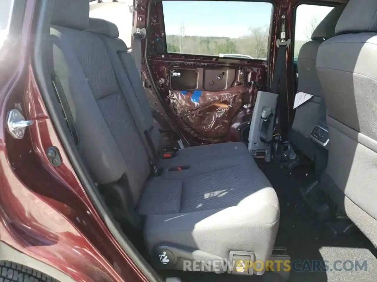 6 Photograph of a damaged car 5TDZARFH6KS042128 TOYOTA HIGHLANDER 2019