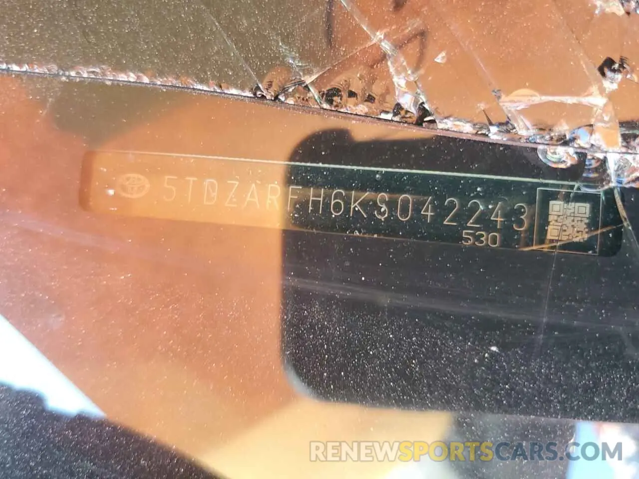 14 Photograph of a damaged car 5TDZARFH6KS042243 TOYOTA HIGHLANDER 2019