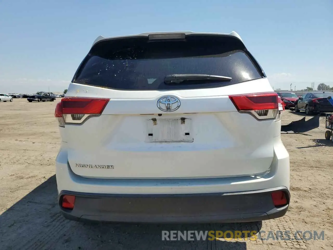6 Photograph of a damaged car 5TDZARFH6KS042243 TOYOTA HIGHLANDER 2019
