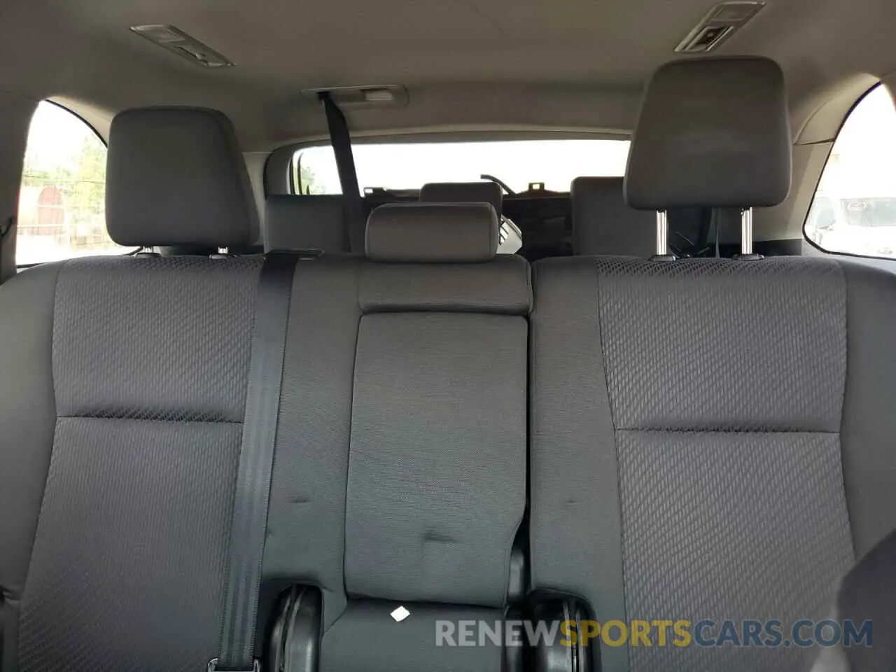 10 Photograph of a damaged car 5TDZARFH6KS042906 TOYOTA HIGHLANDER 2019