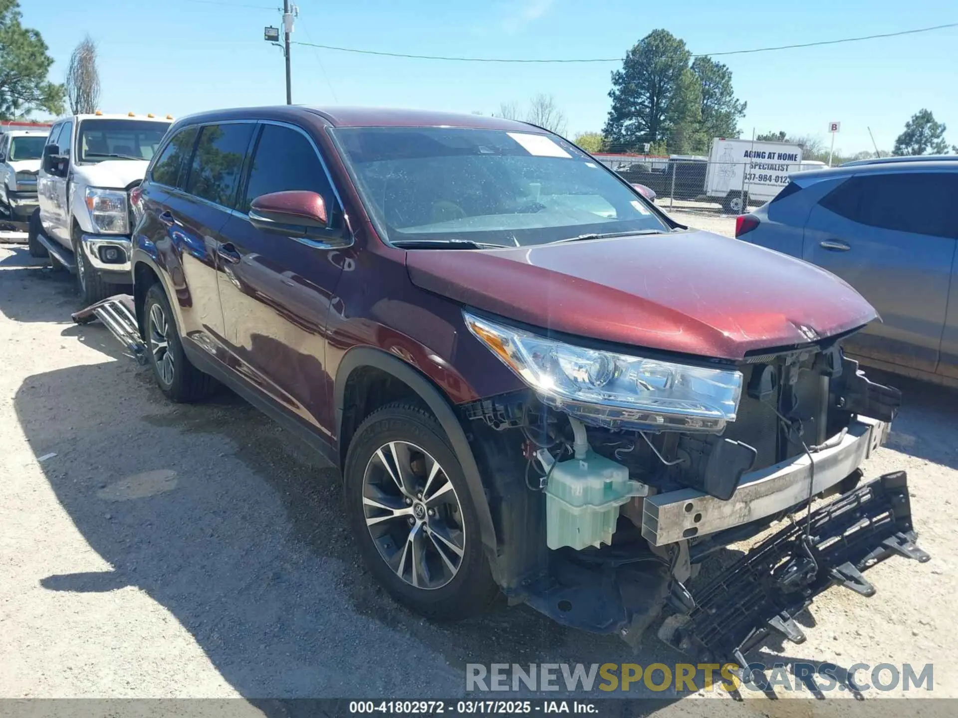 1 Photograph of a damaged car 5TDZARFH6KS043814 TOYOTA HIGHLANDER 2019