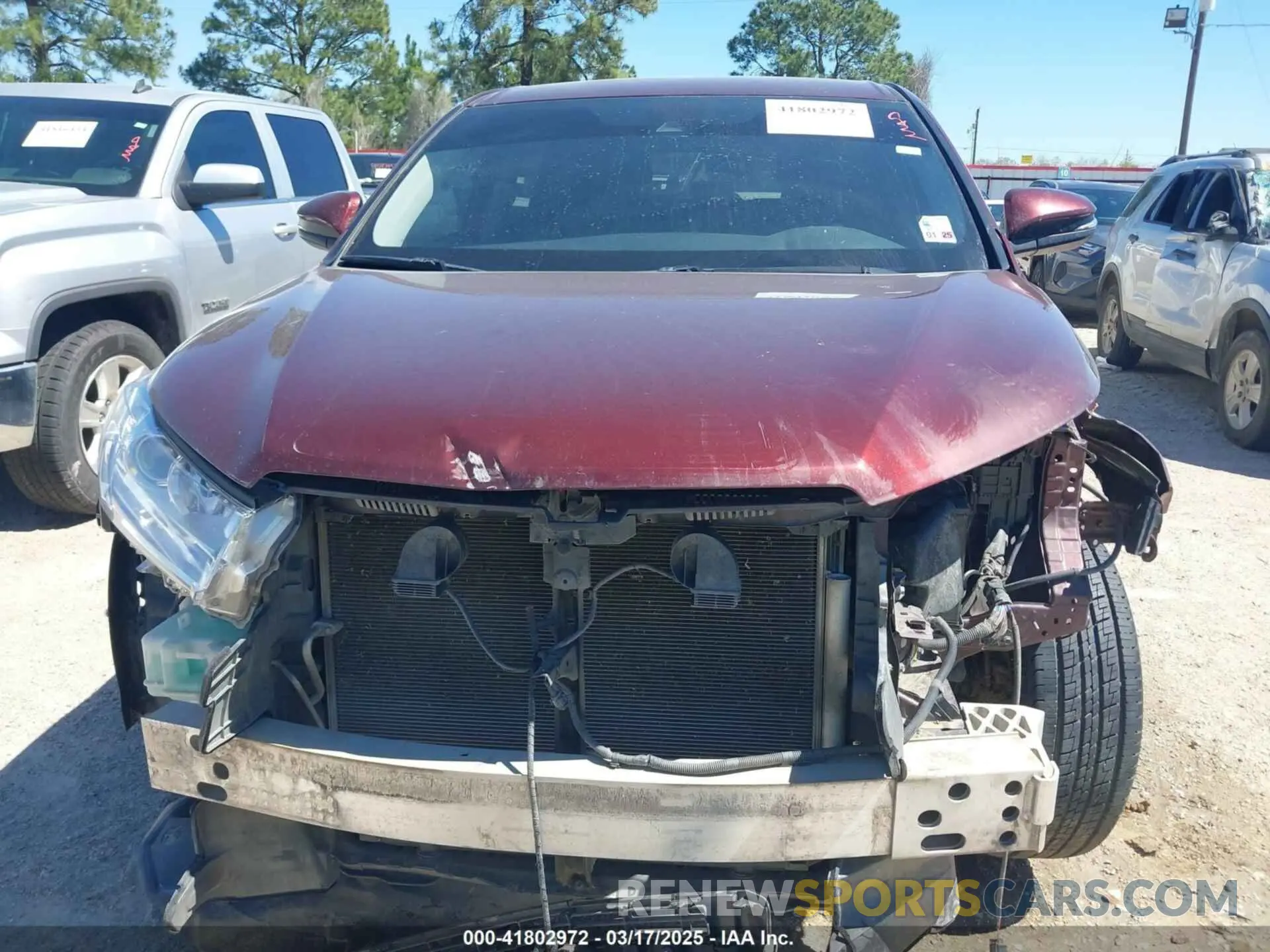 13 Photograph of a damaged car 5TDZARFH6KS043814 TOYOTA HIGHLANDER 2019