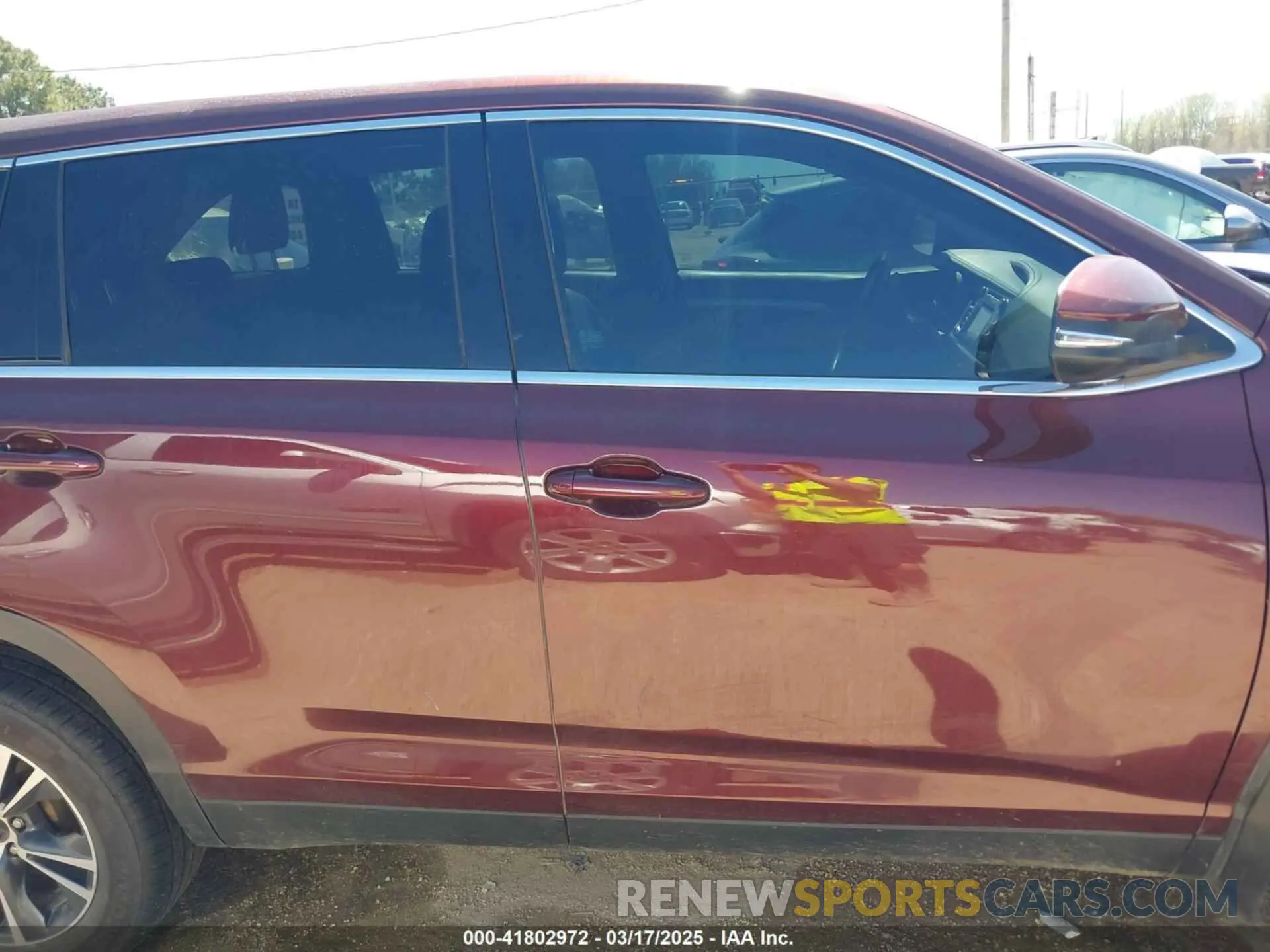 14 Photograph of a damaged car 5TDZARFH6KS043814 TOYOTA HIGHLANDER 2019