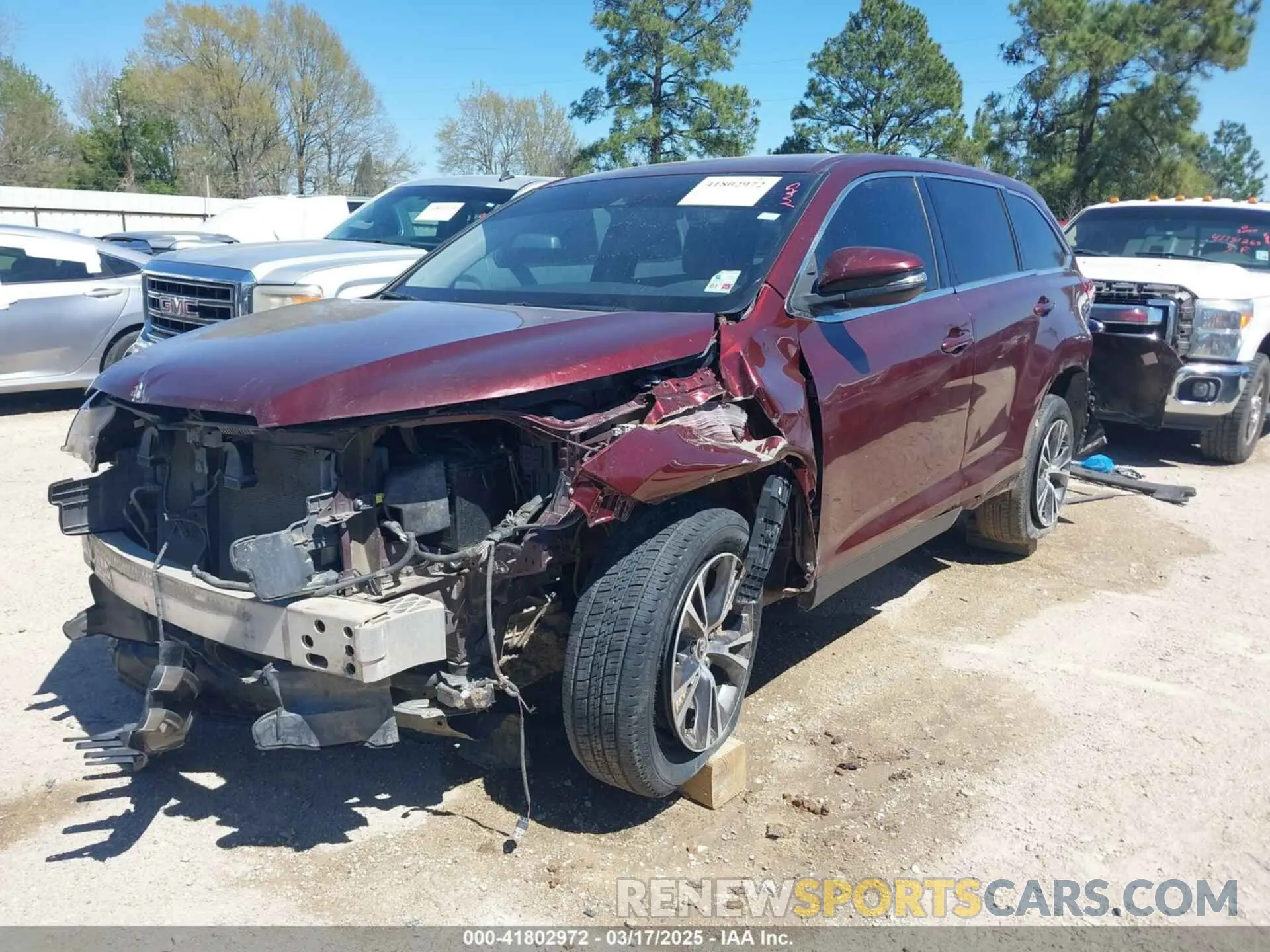 2 Photograph of a damaged car 5TDZARFH6KS043814 TOYOTA HIGHLANDER 2019