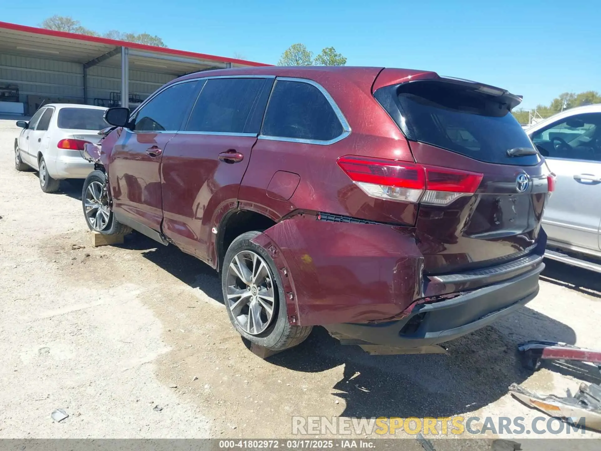 3 Photograph of a damaged car 5TDZARFH6KS043814 TOYOTA HIGHLANDER 2019