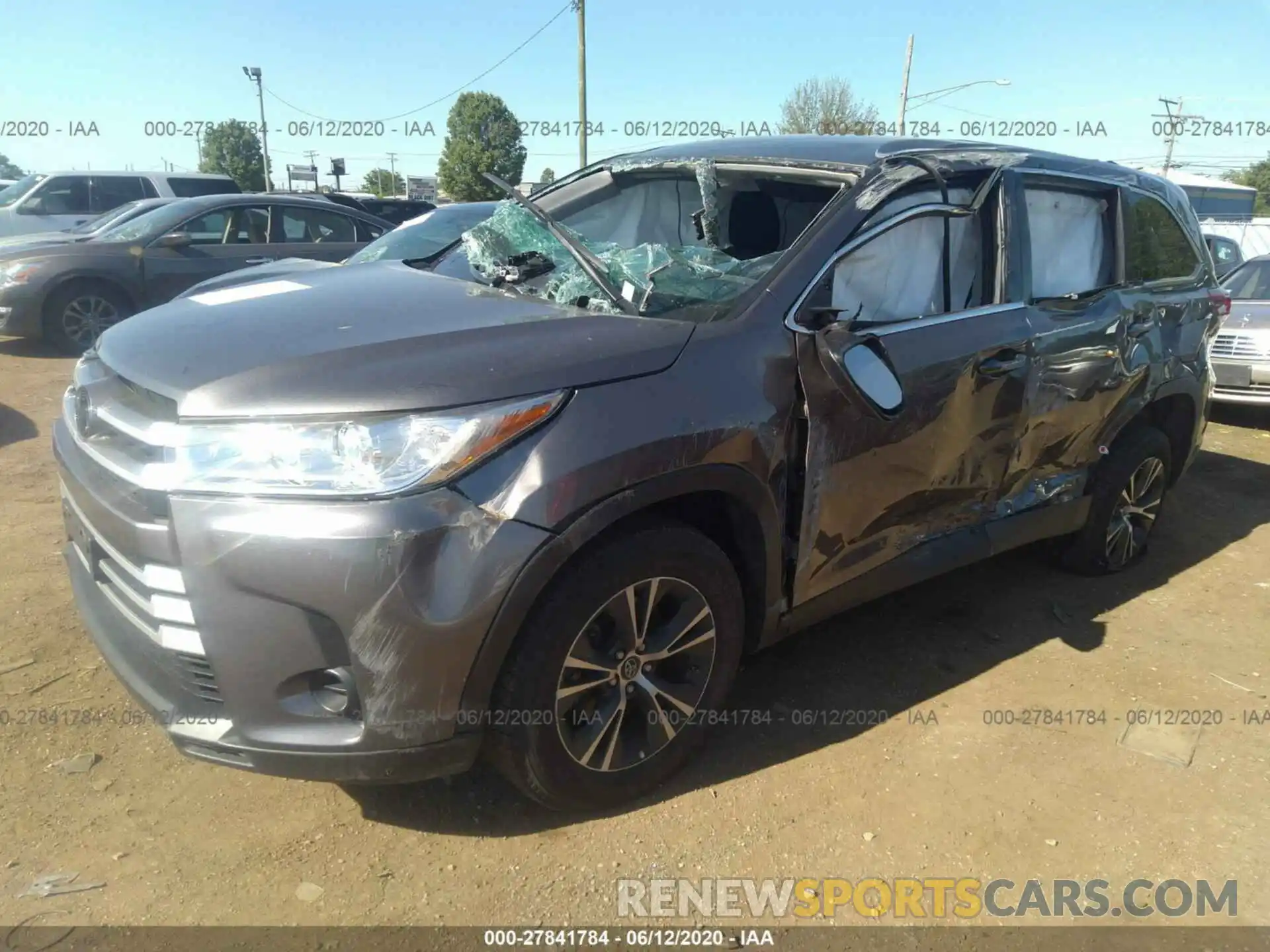 2 Photograph of a damaged car 5TDZARFH6KS043912 TOYOTA HIGHLANDER 2019