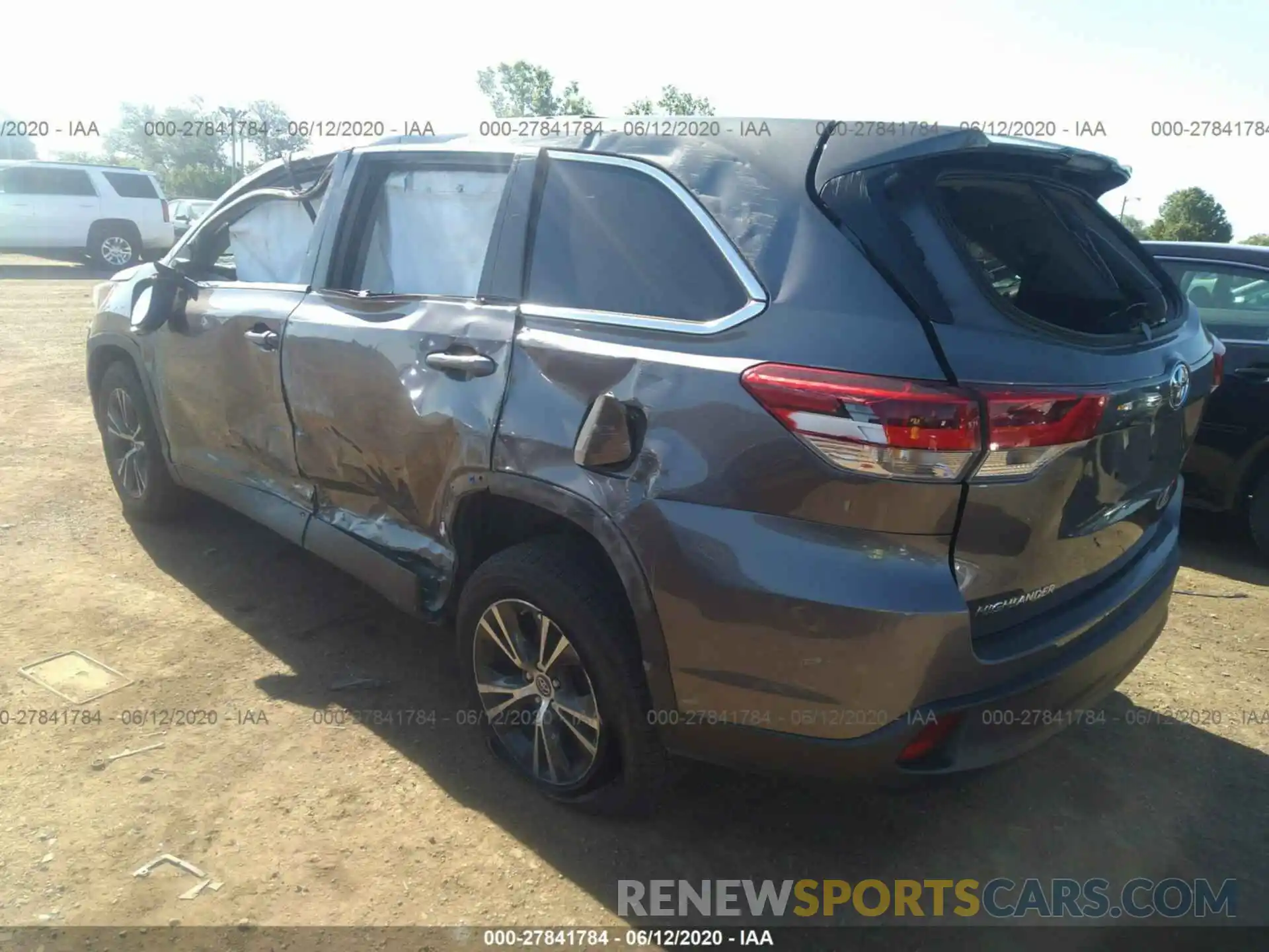 3 Photograph of a damaged car 5TDZARFH6KS043912 TOYOTA HIGHLANDER 2019