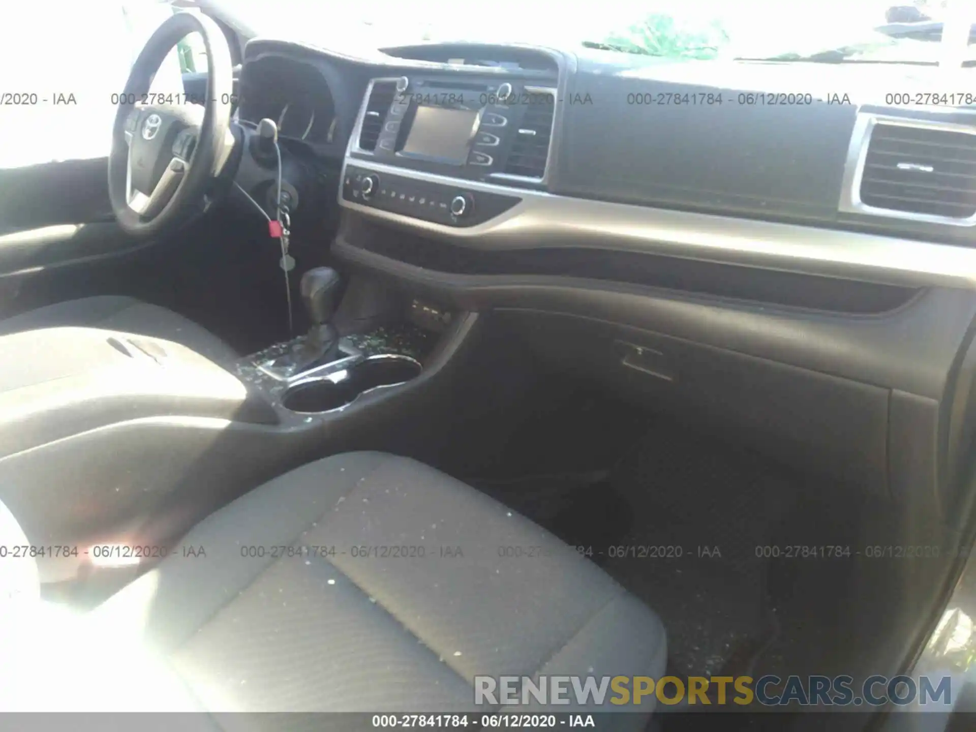 5 Photograph of a damaged car 5TDZARFH6KS043912 TOYOTA HIGHLANDER 2019