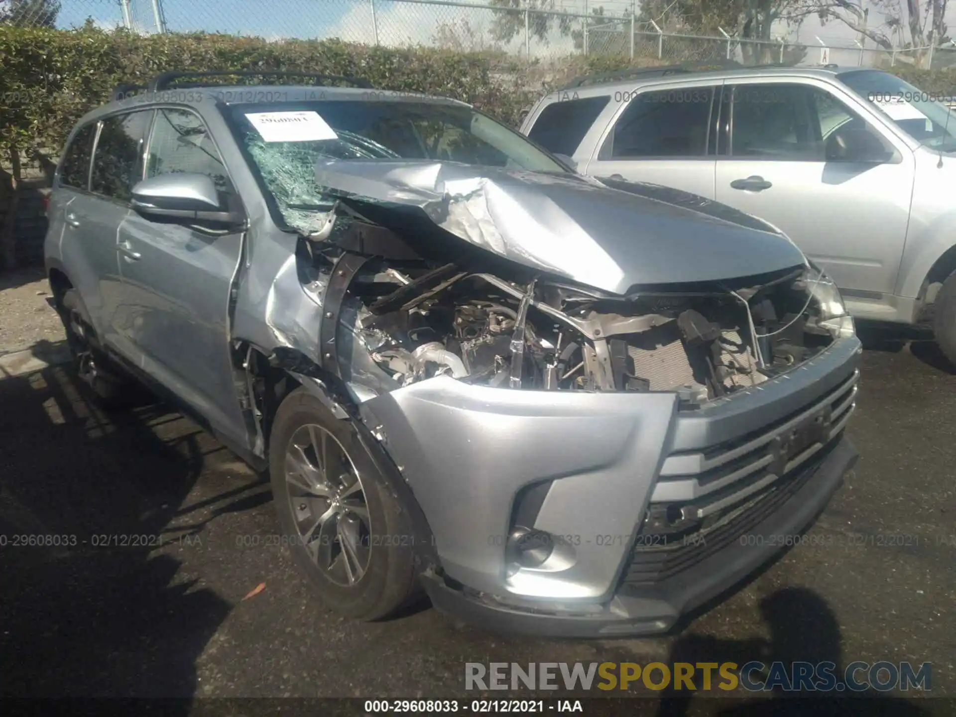 1 Photograph of a damaged car 5TDZARFH6KS043943 TOYOTA HIGHLANDER 2019