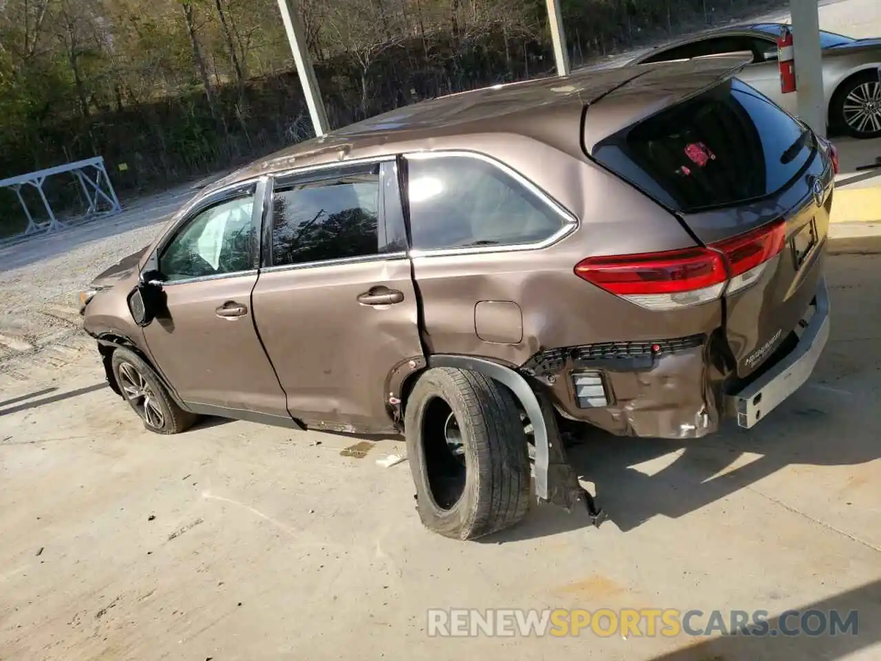 2 Photograph of a damaged car 5TDZARFH6KS044266 TOYOTA HIGHLANDER 2019