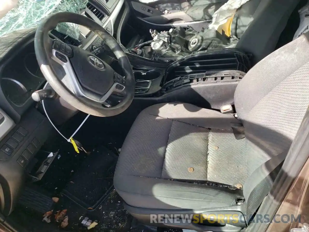 7 Photograph of a damaged car 5TDZARFH6KS044266 TOYOTA HIGHLANDER 2019