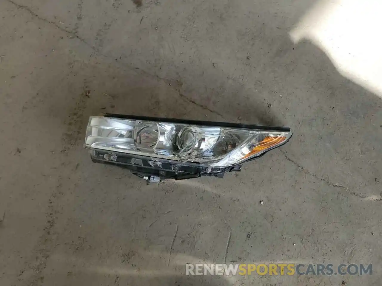 13 Photograph of a damaged car 5TDZARFH6KS044820 TOYOTA HIGHLANDER 2019