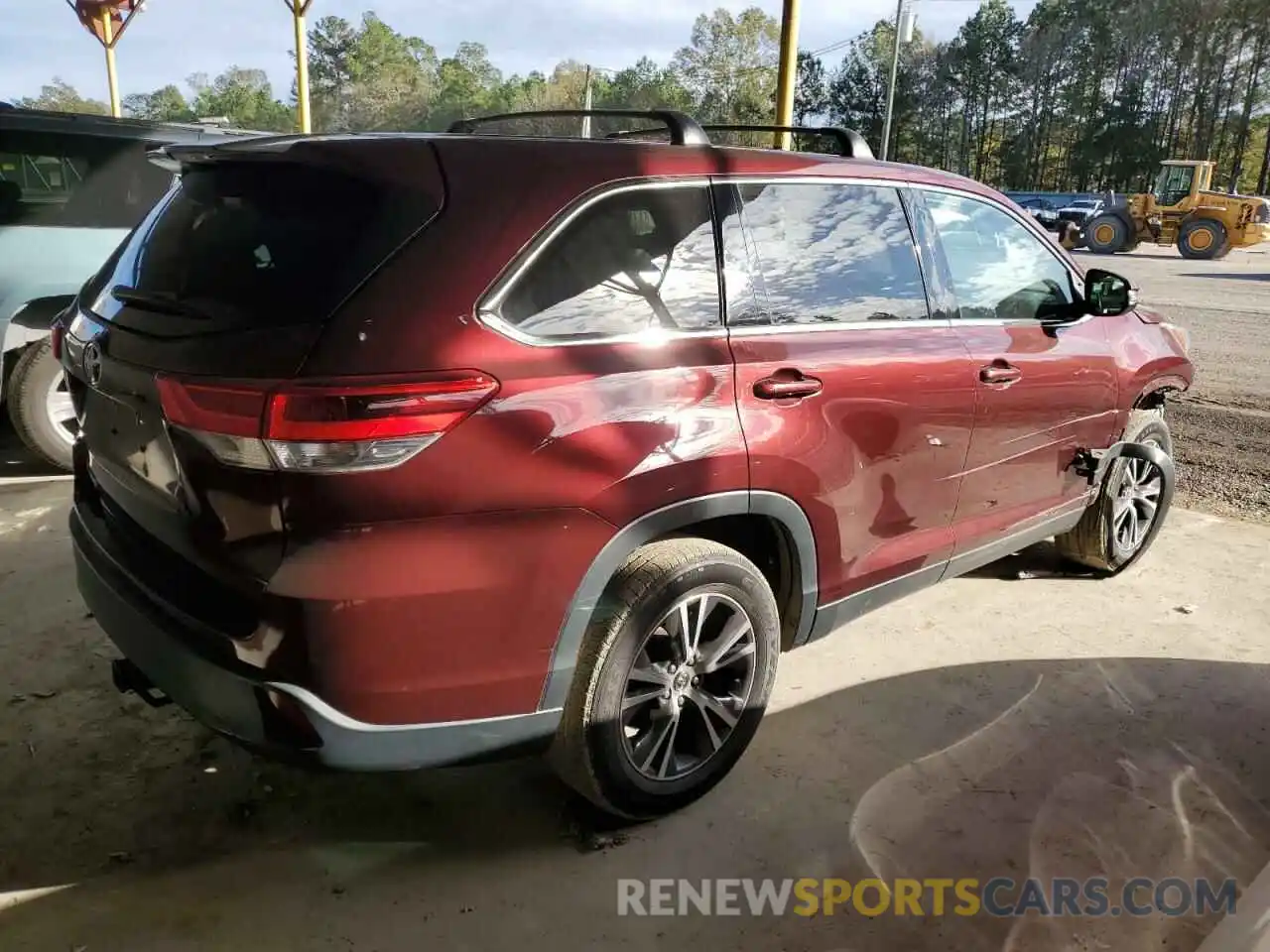 3 Photograph of a damaged car 5TDZARFH6KS044820 TOYOTA HIGHLANDER 2019