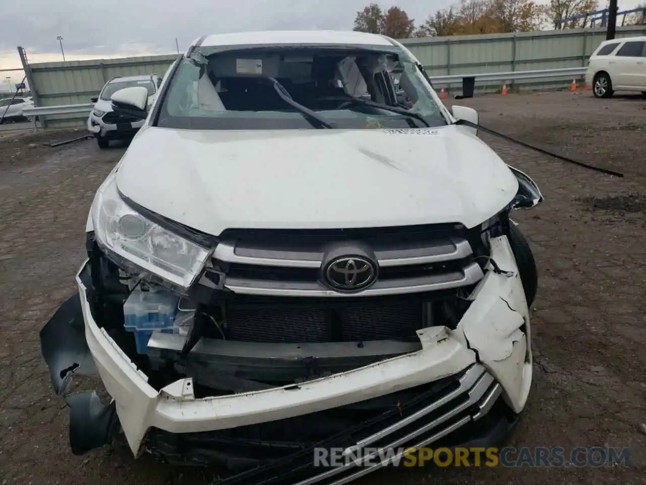 5 Photograph of a damaged car 5TDZARFH6KS044977 TOYOTA HIGHLANDER 2019