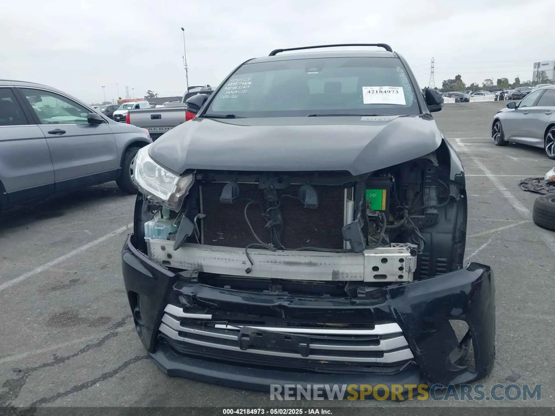 13 Photograph of a damaged car 5TDZARFH6KS046423 TOYOTA HIGHLANDER 2019