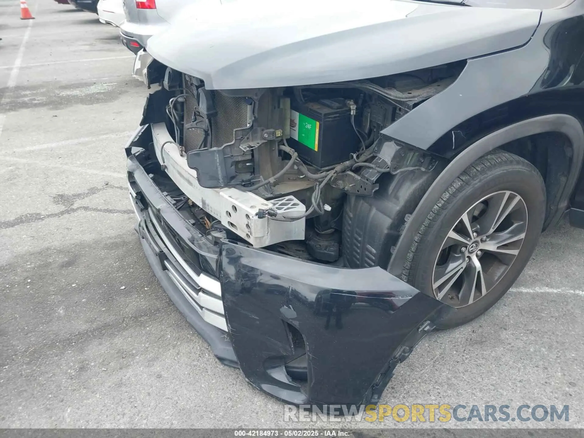 18 Photograph of a damaged car 5TDZARFH6KS046423 TOYOTA HIGHLANDER 2019