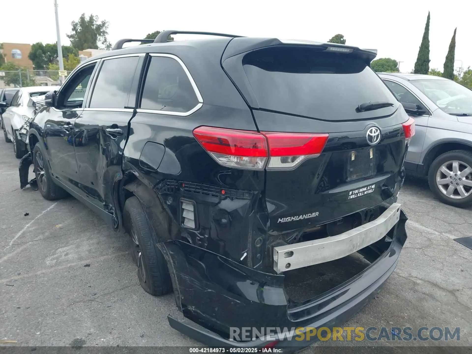 3 Photograph of a damaged car 5TDZARFH6KS046423 TOYOTA HIGHLANDER 2019