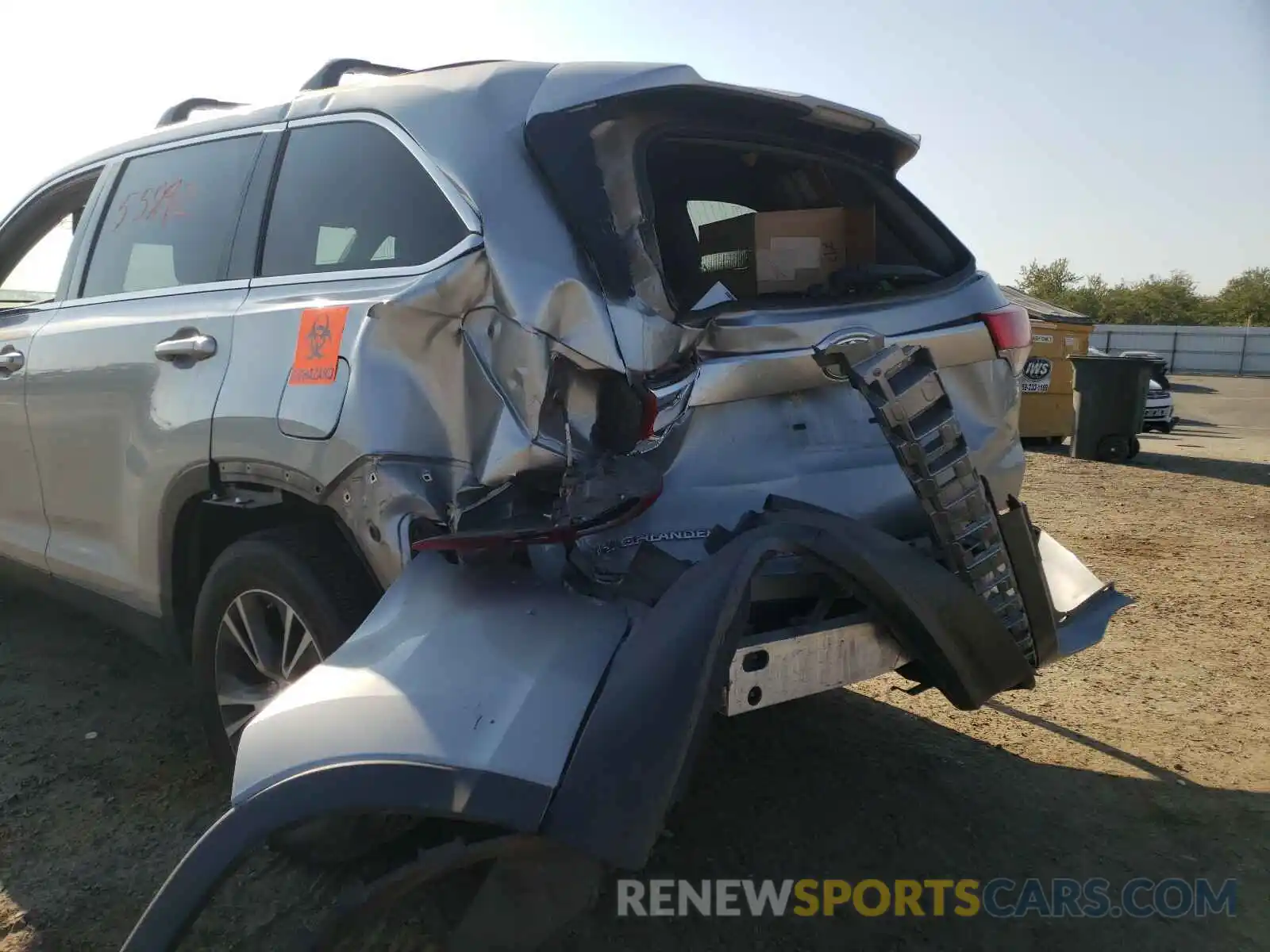 9 Photograph of a damaged car 5TDZARFH6KS046910 TOYOTA HIGHLANDER 2019