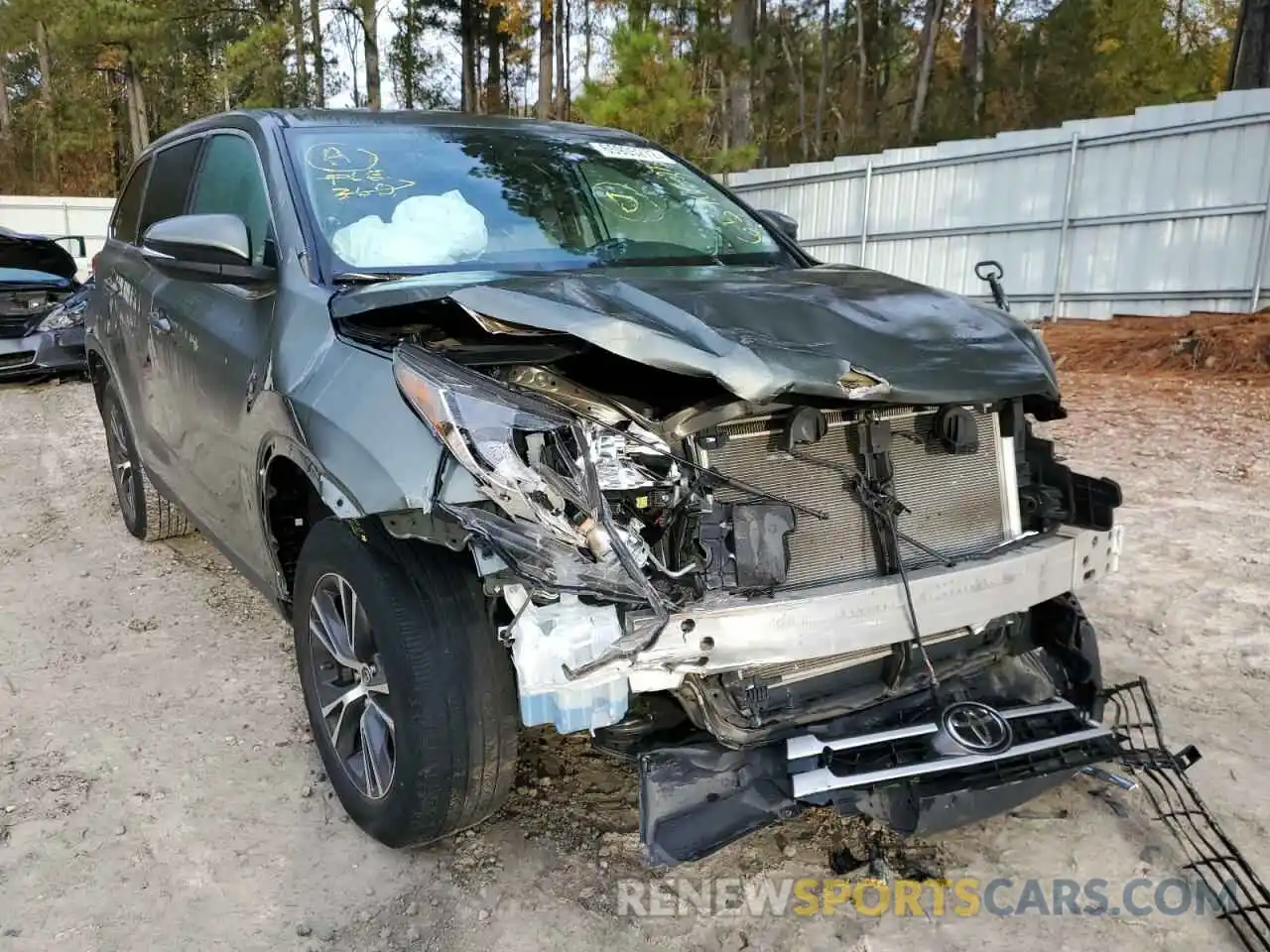 1 Photograph of a damaged car 5TDZARFH6KS047880 TOYOTA HIGHLANDER 2019