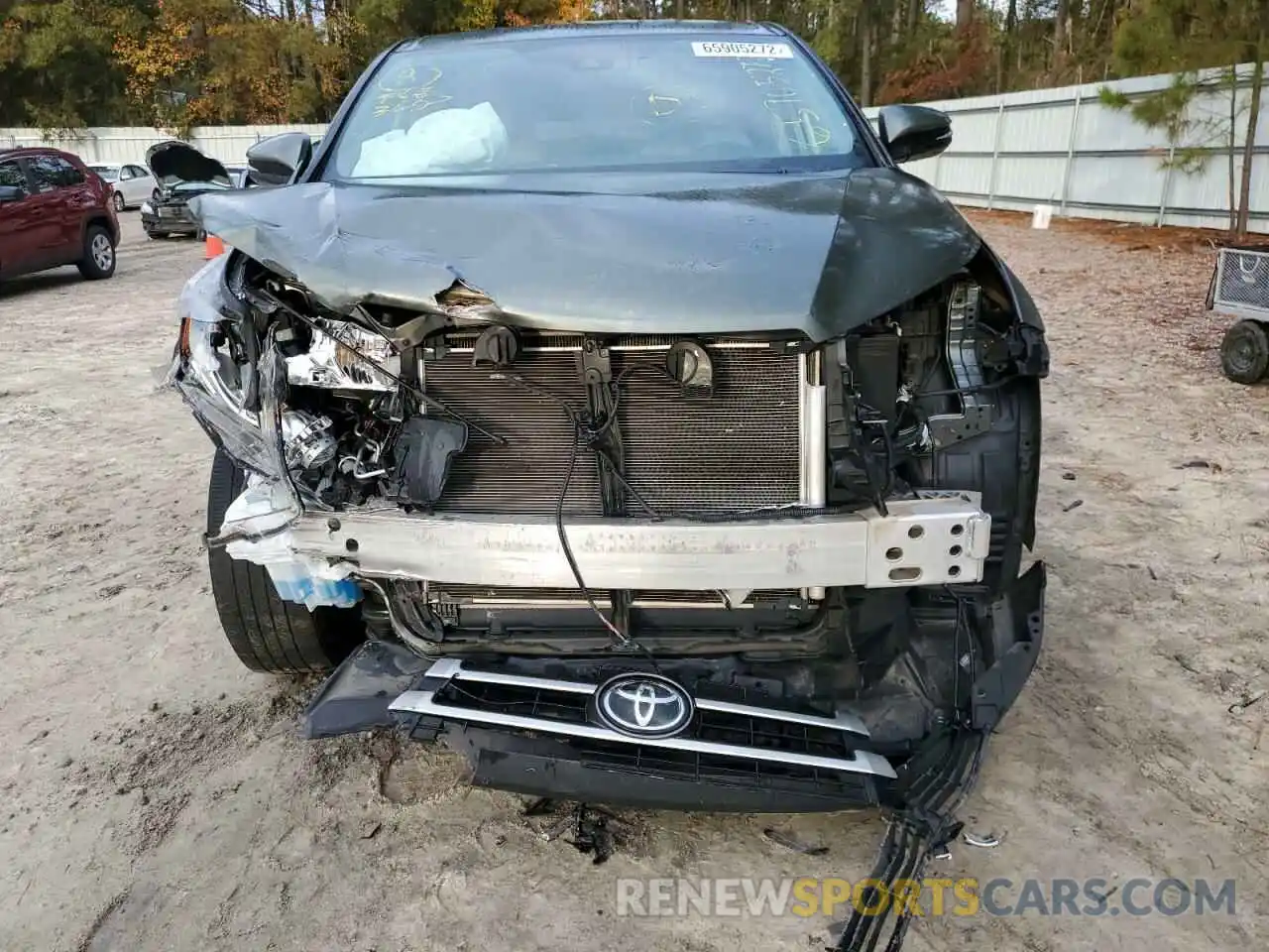 9 Photograph of a damaged car 5TDZARFH6KS047880 TOYOTA HIGHLANDER 2019