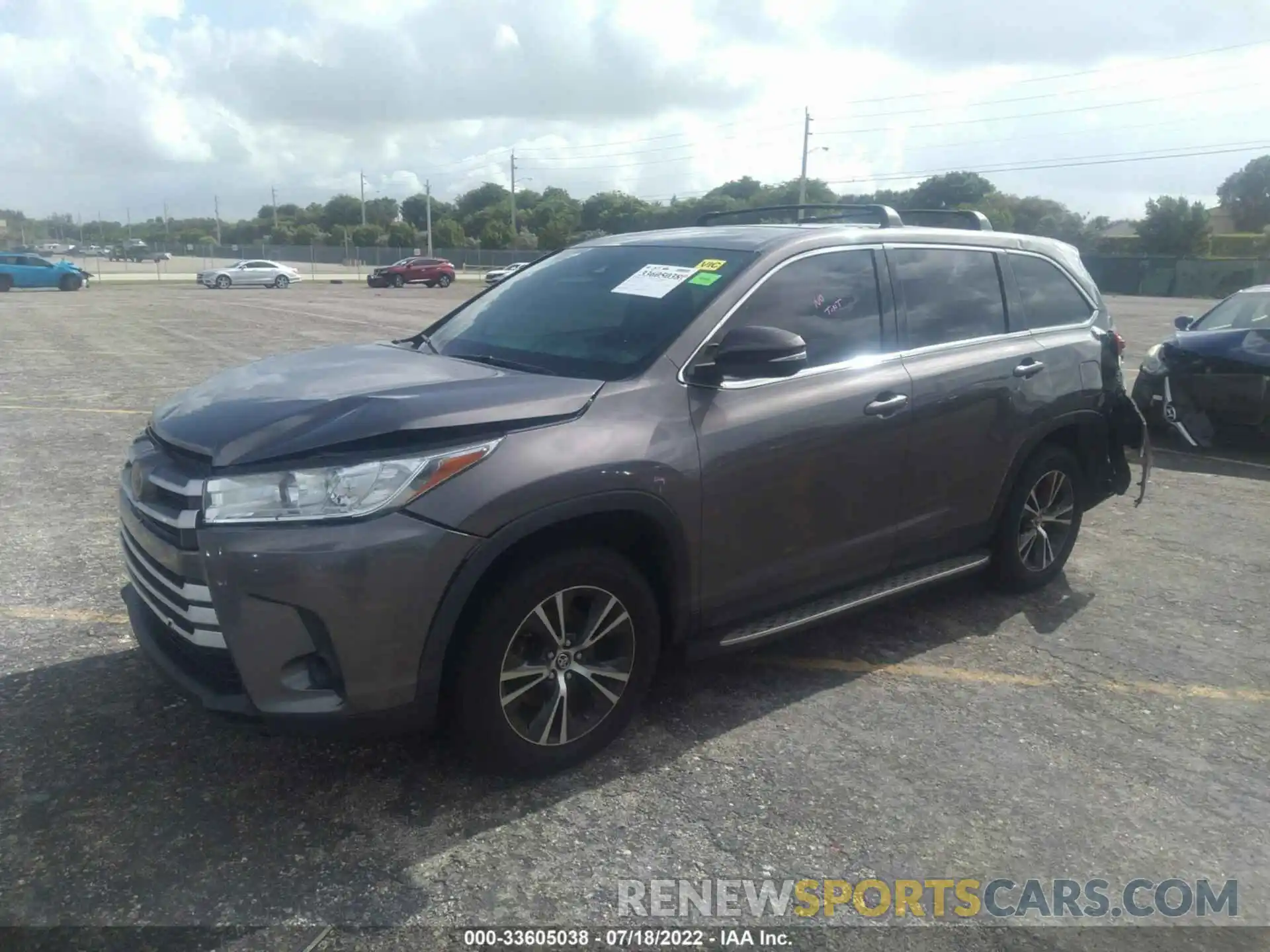 2 Photograph of a damaged car 5TDZARFH6KS048401 TOYOTA HIGHLANDER 2019