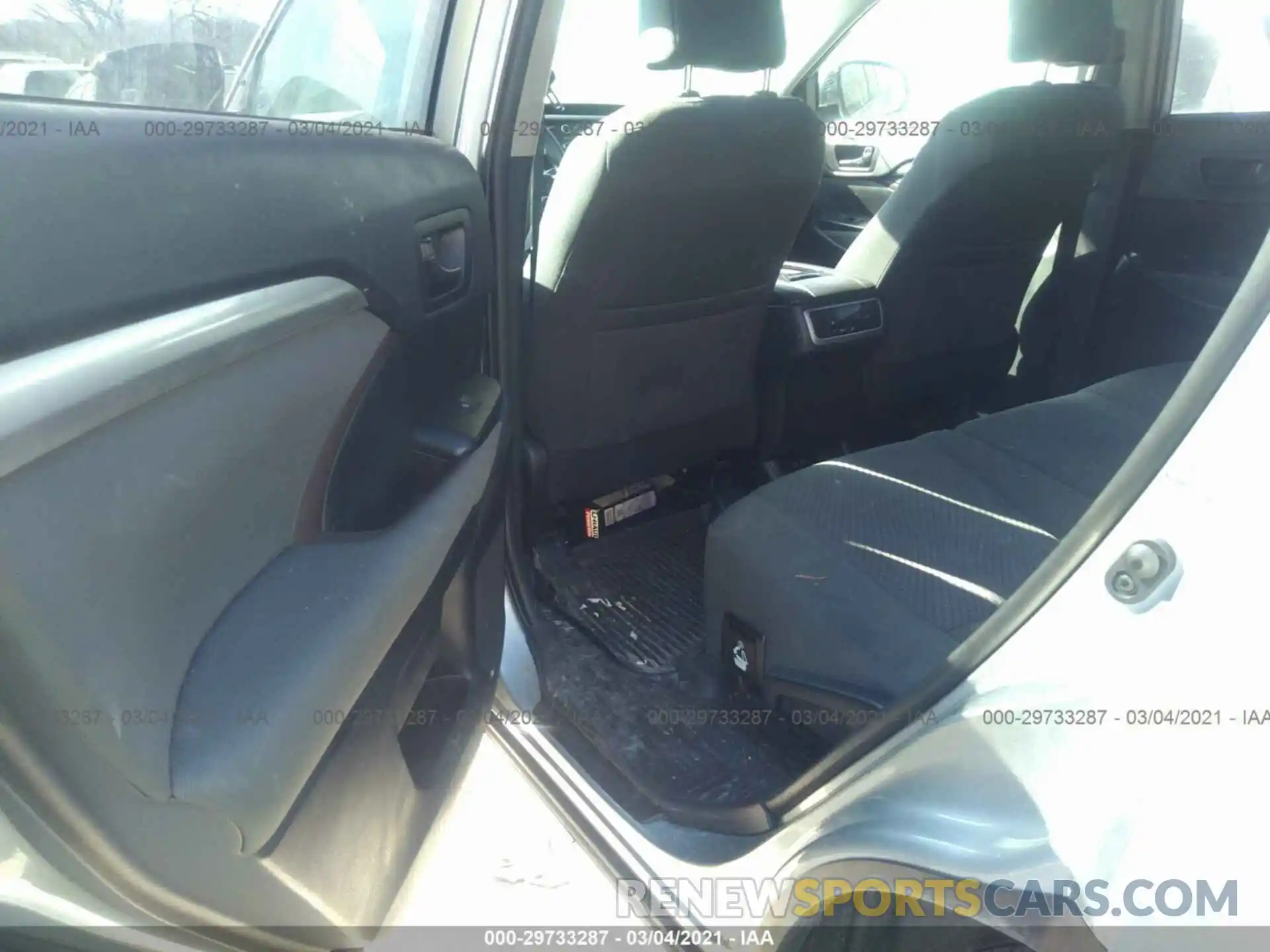 8 Photograph of a damaged car 5TDZARFH6KS048656 TOYOTA HIGHLANDER 2019