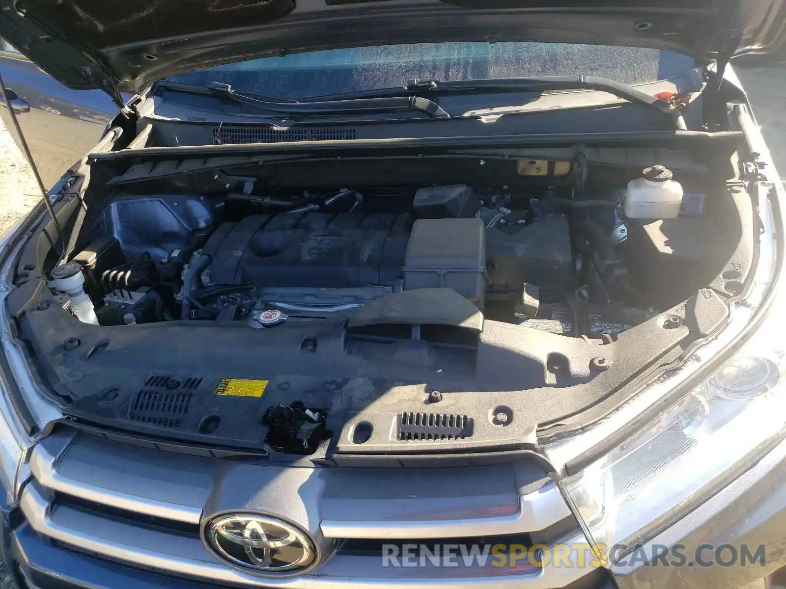 7 Photograph of a damaged car 5TDZARFH6KS049449 TOYOTA HIGHLANDER 2019