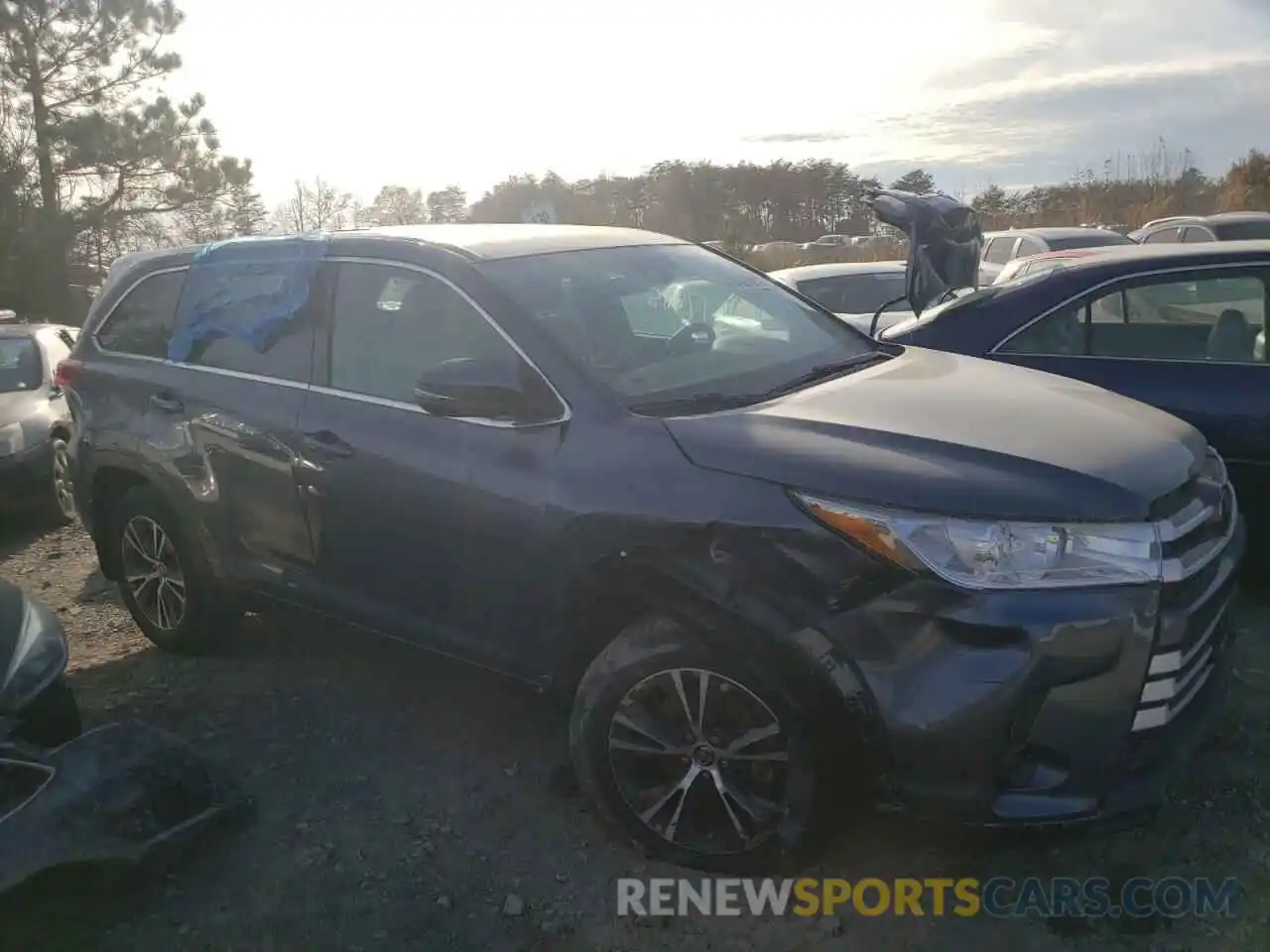 9 Photograph of a damaged car 5TDZARFH6KS049449 TOYOTA HIGHLANDER 2019